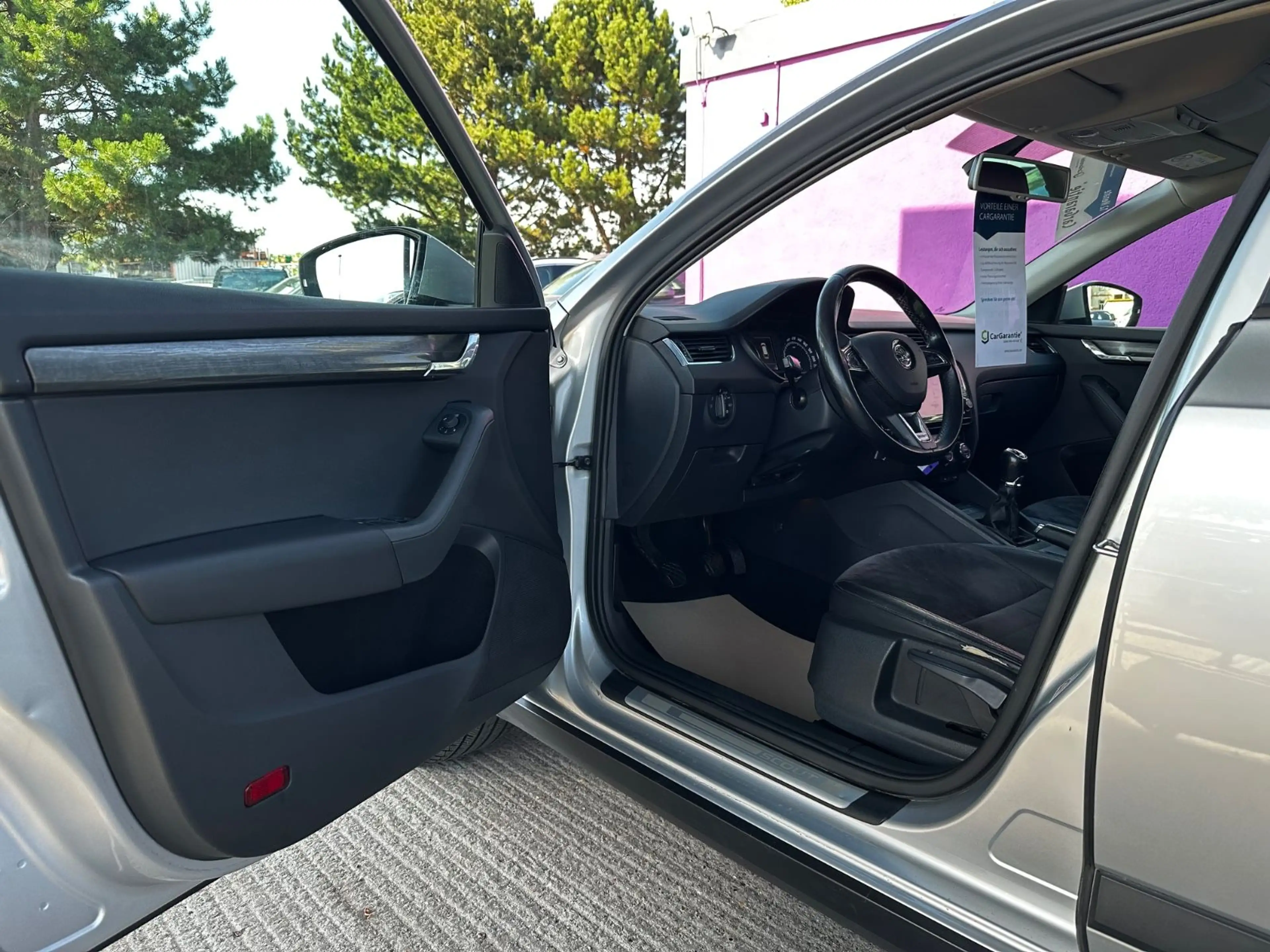 Skoda Octavia Combi Scout 4x4 "ALCANTARA"AHK"NAVI" — photo 17