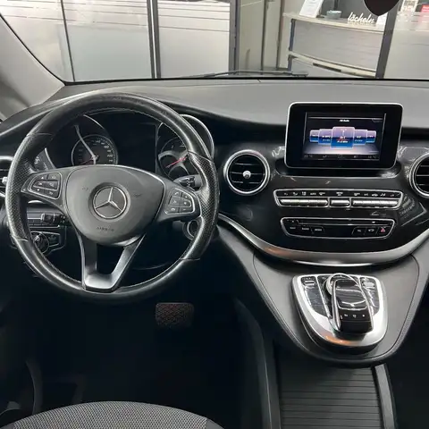 Mercedes-Benz V-Class view 13
