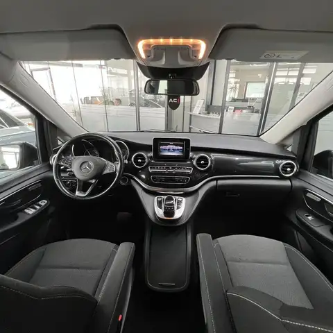 Mercedes-Benz V-Class view 11