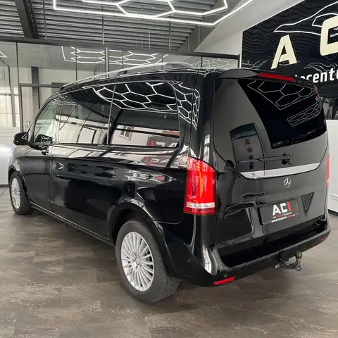 Mercedes-Benz V-Class view 4