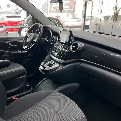 Mercedes-Benz V-Class view 12