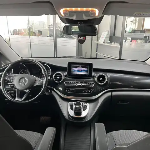 Mercedes-Benz V-Class view 10