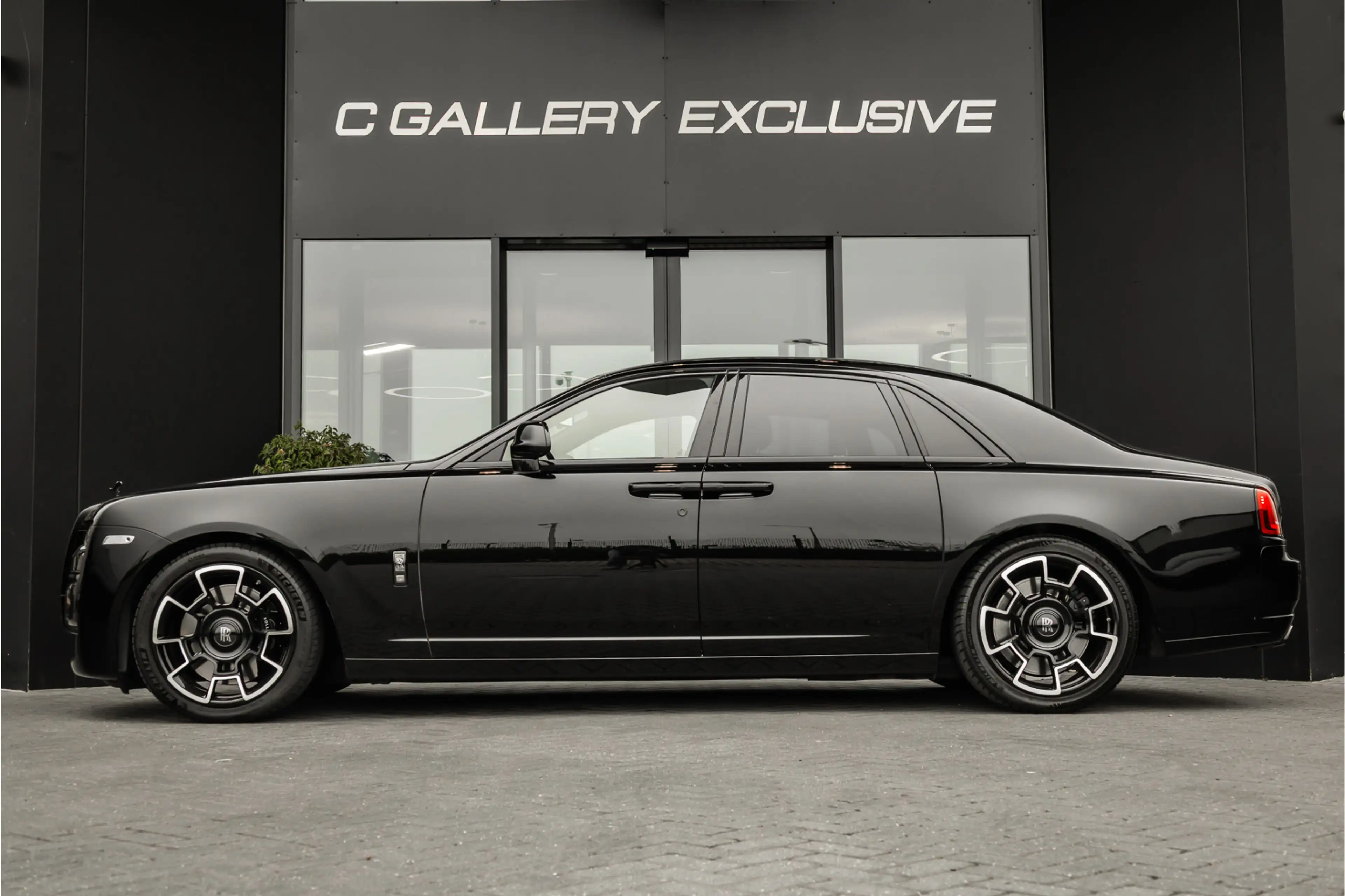 Rolls-Royce Ghost 6.6 V12 - Sterrenhemel | Bespoke Audio | Stoelkoel — photo 4