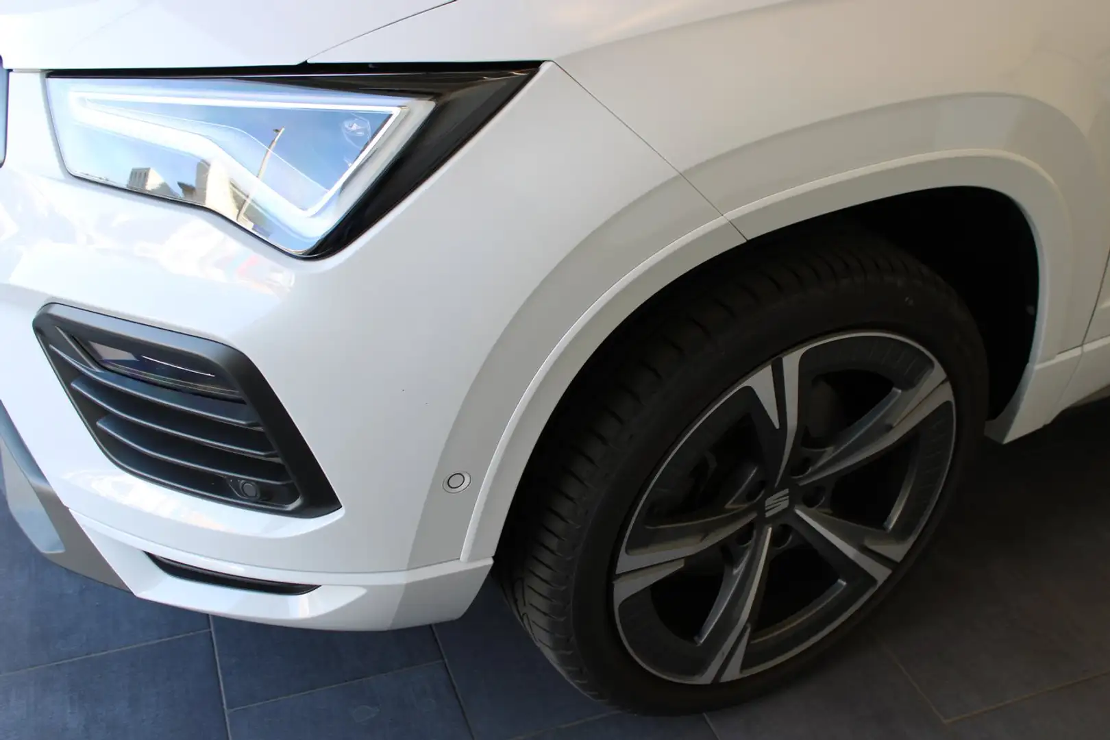 SEAT Ateca FR 1.5 TSI ACT DSG Weiß - 2