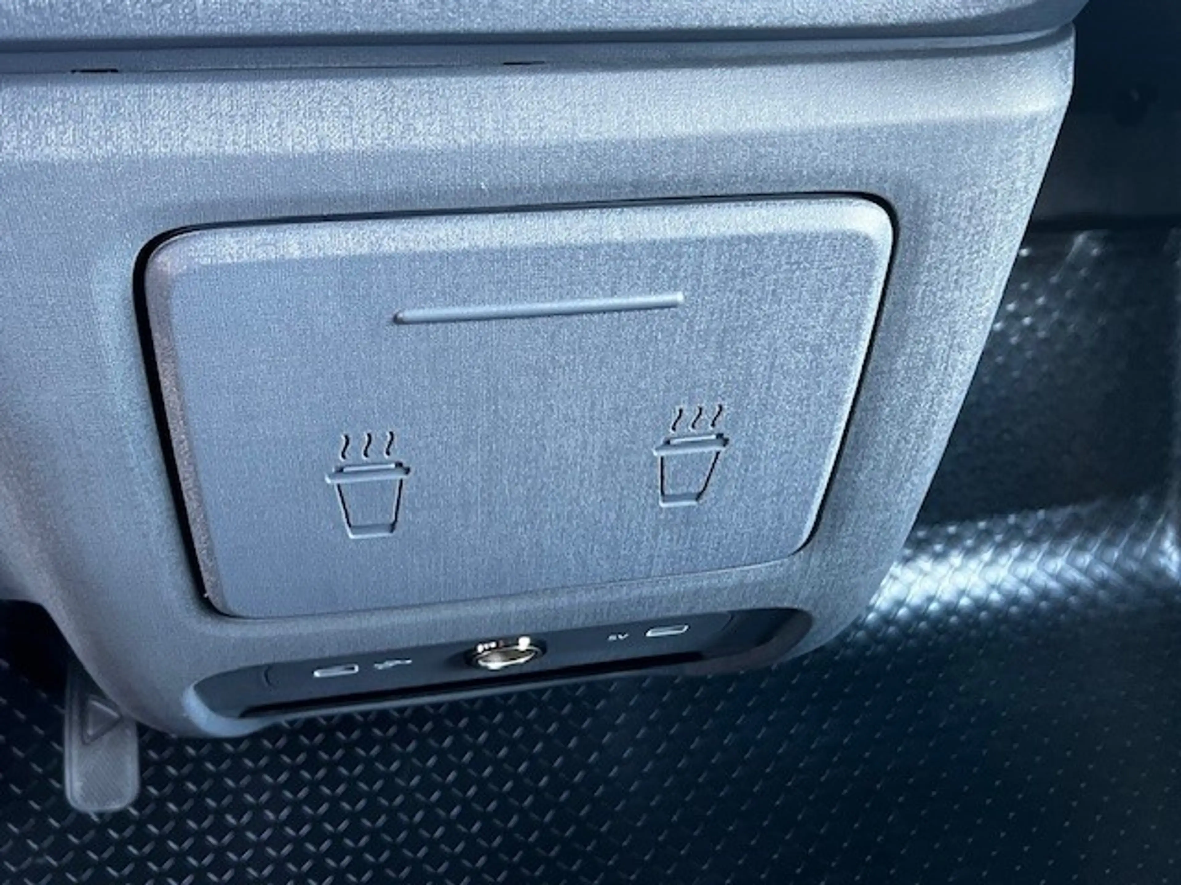 Maxus eDeliver 5 L1 64 kWh | nu te bestellen | Massive Black! — photo 8
