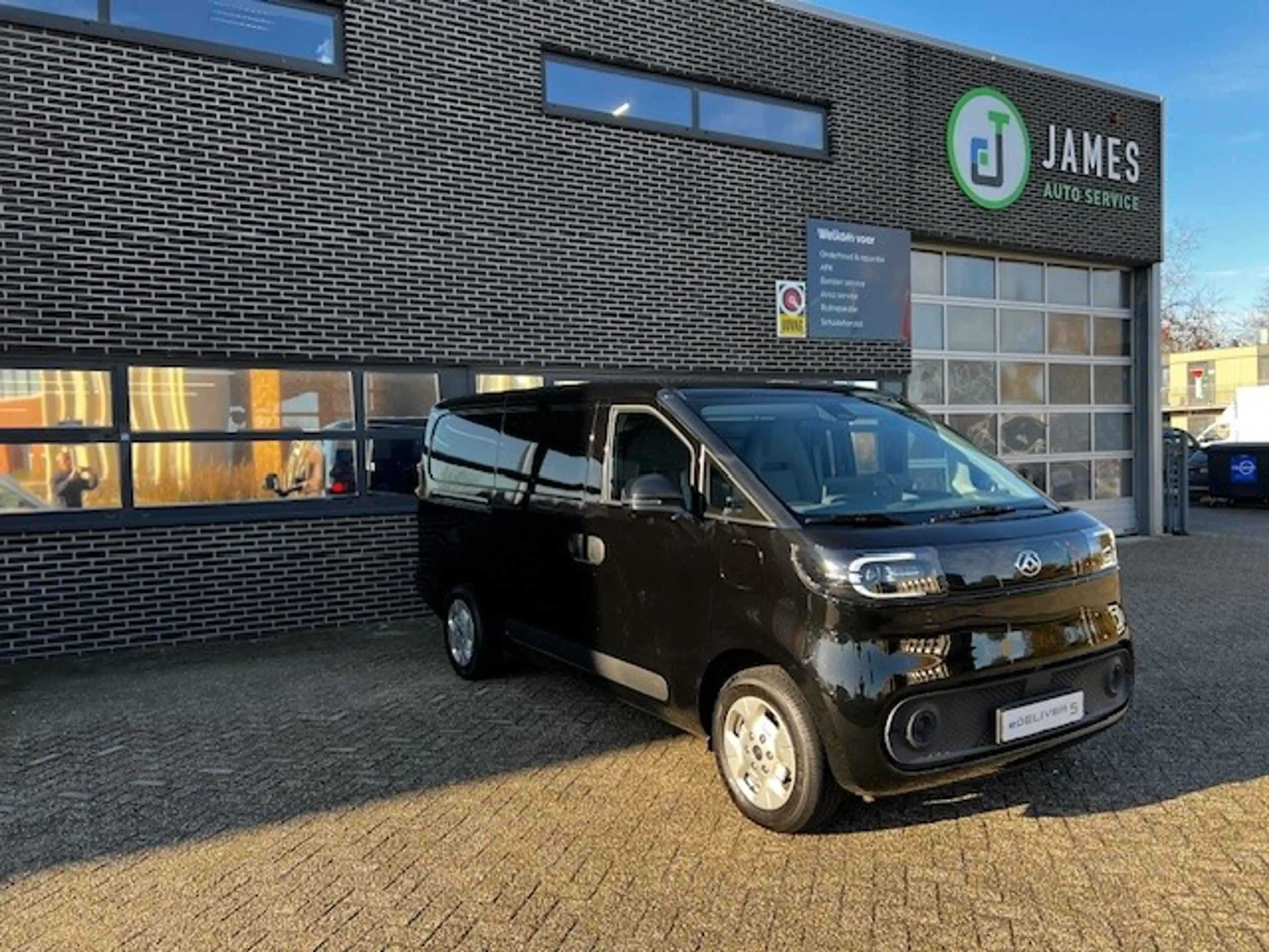 Maxus eDeliver 5 L1 64 kWh | nu te bestellen | Massive Black! — photo 7