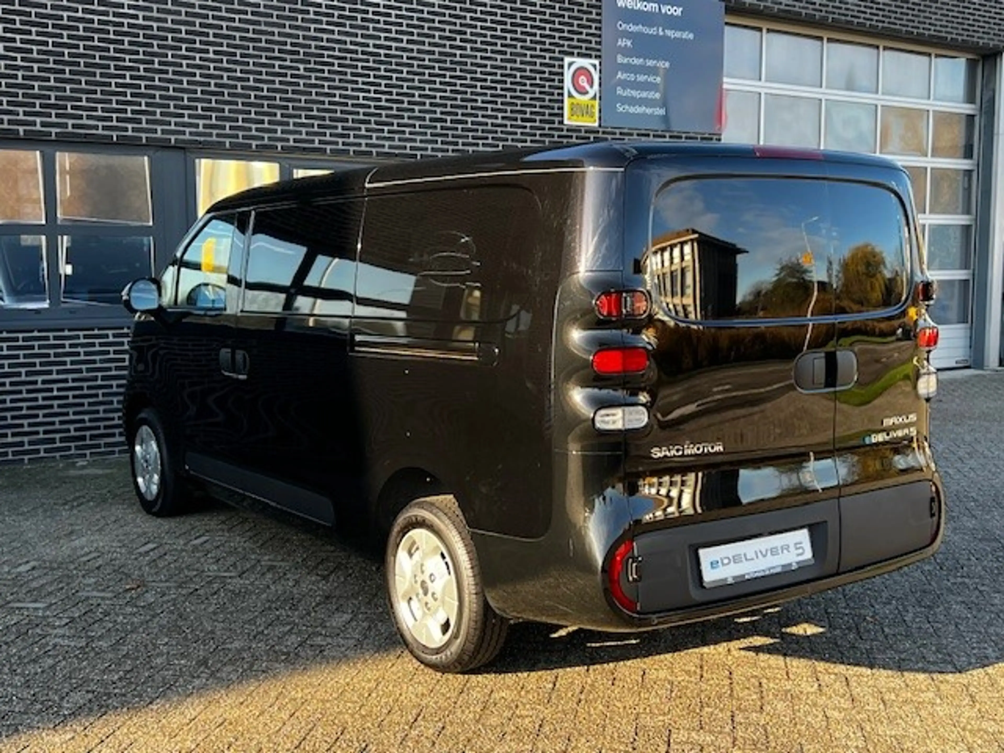 Maxus eDeliver 5 L1 64 kWh | nu te bestellen | Massive Black! — photo 3