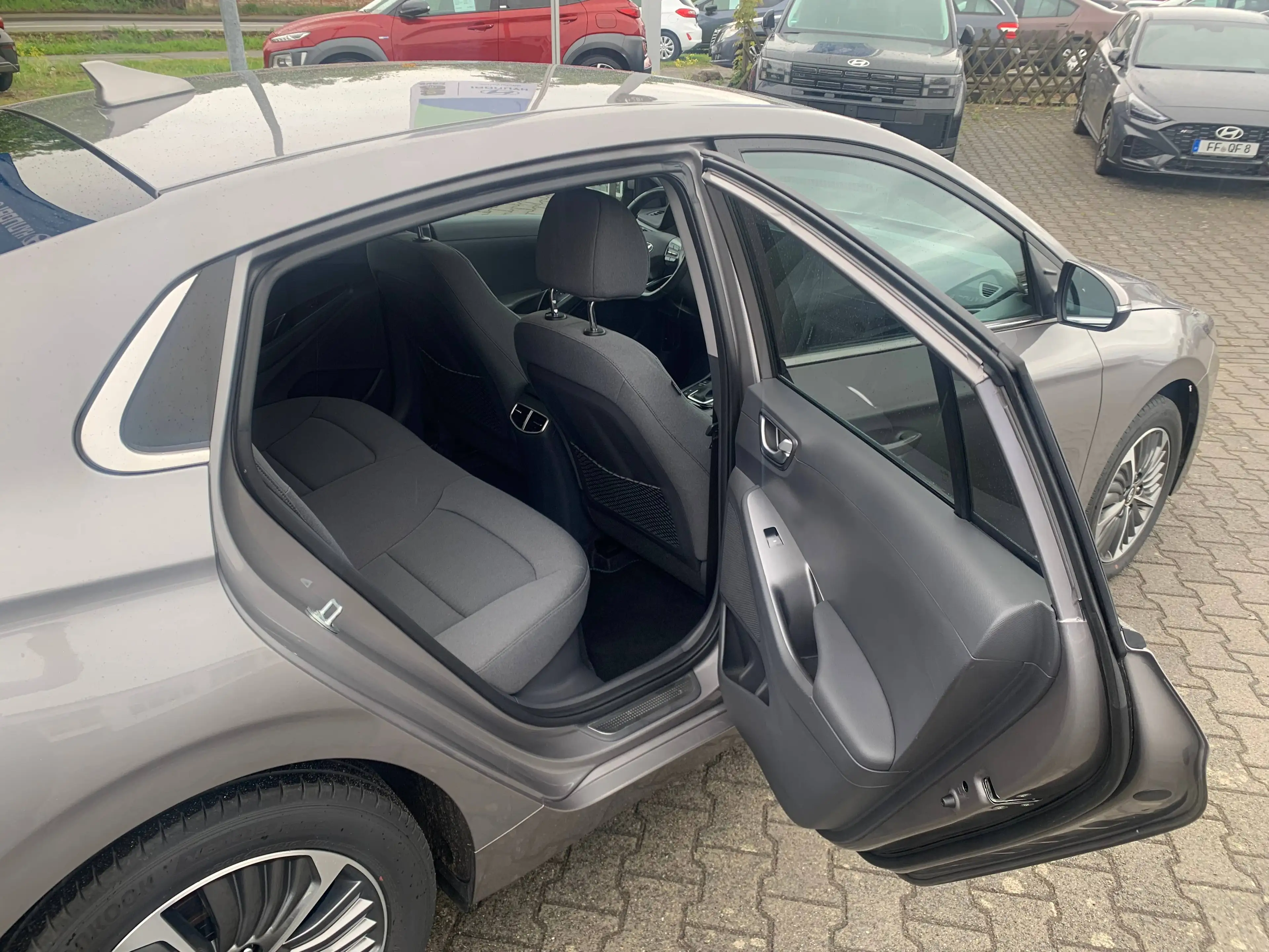 Hyundai IONIQ Style Plug-In Hybrid — photo 12