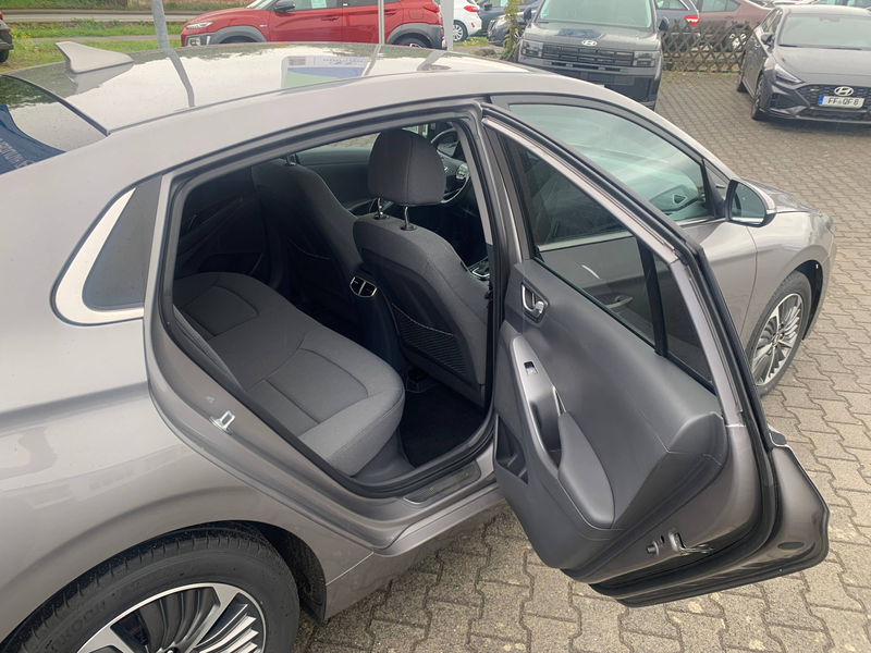 Hyundai IONIQ Style Plug-In Hybrid — photo 12