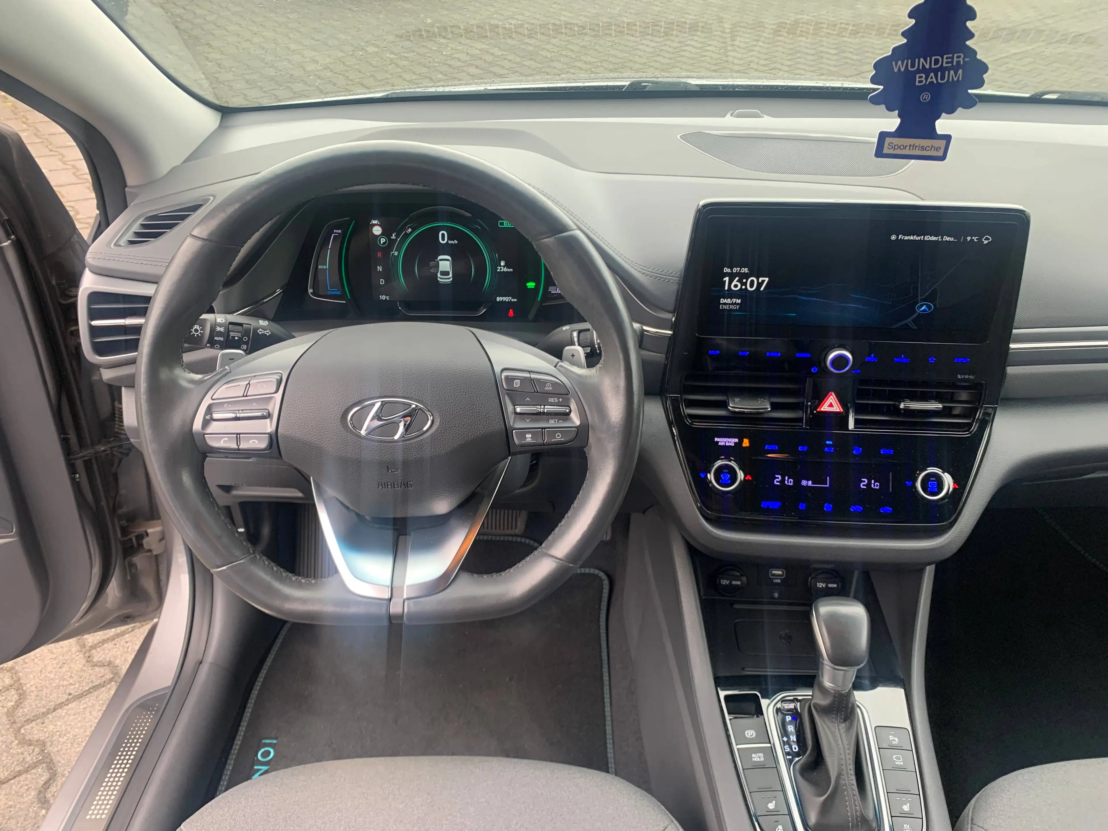 Hyundai IONIQ Style Plug-In Hybrid — photo 13