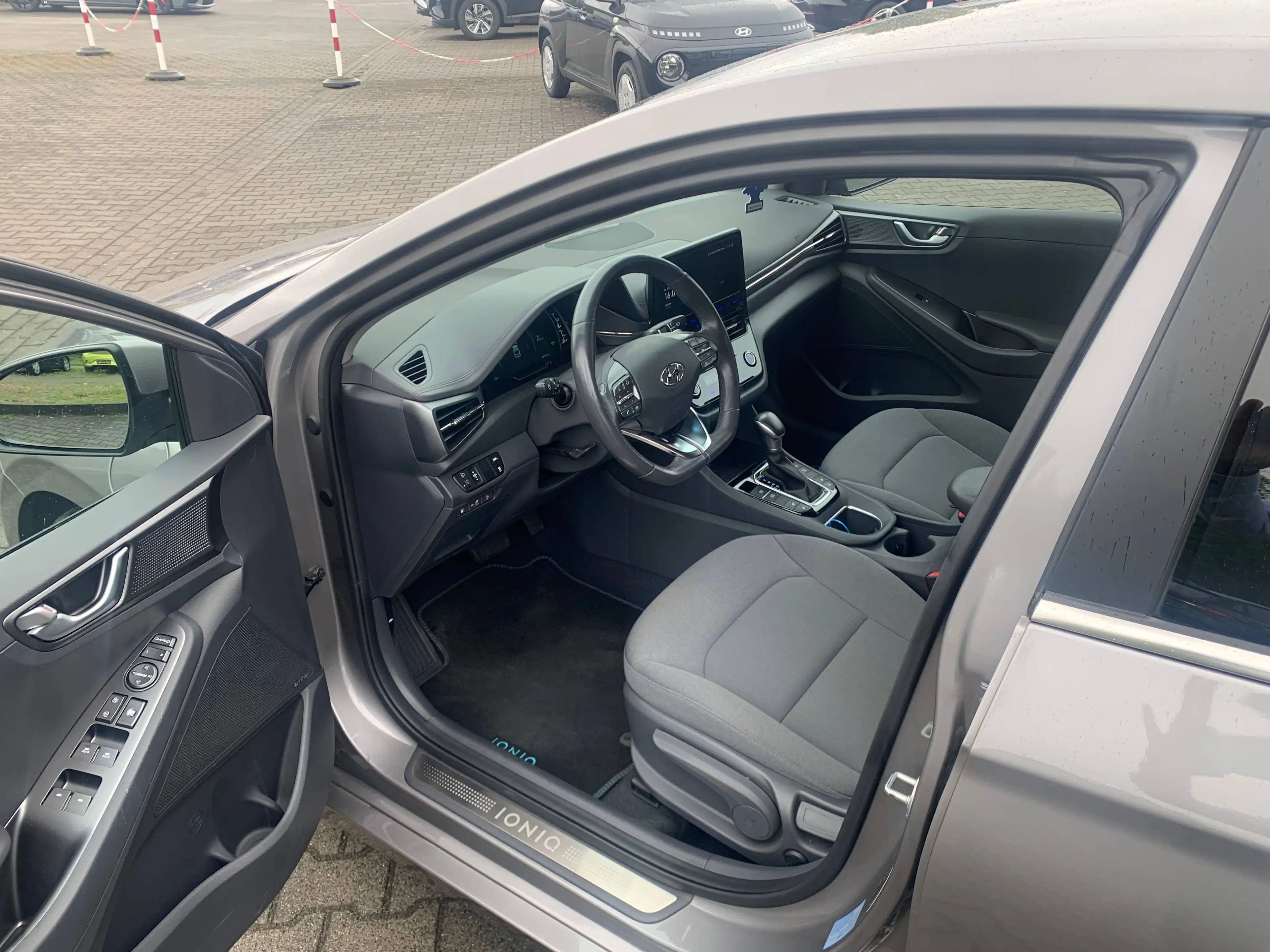 Hyundai IONIQ Style Plug-In Hybrid — photo 9
