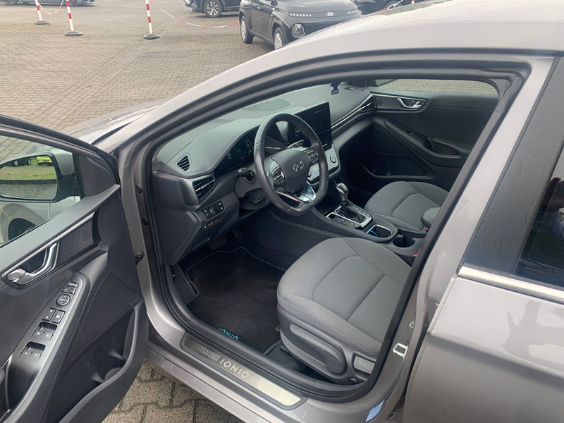 Hyundai IONIQ Style Plug-In Hybrid — photo 9
