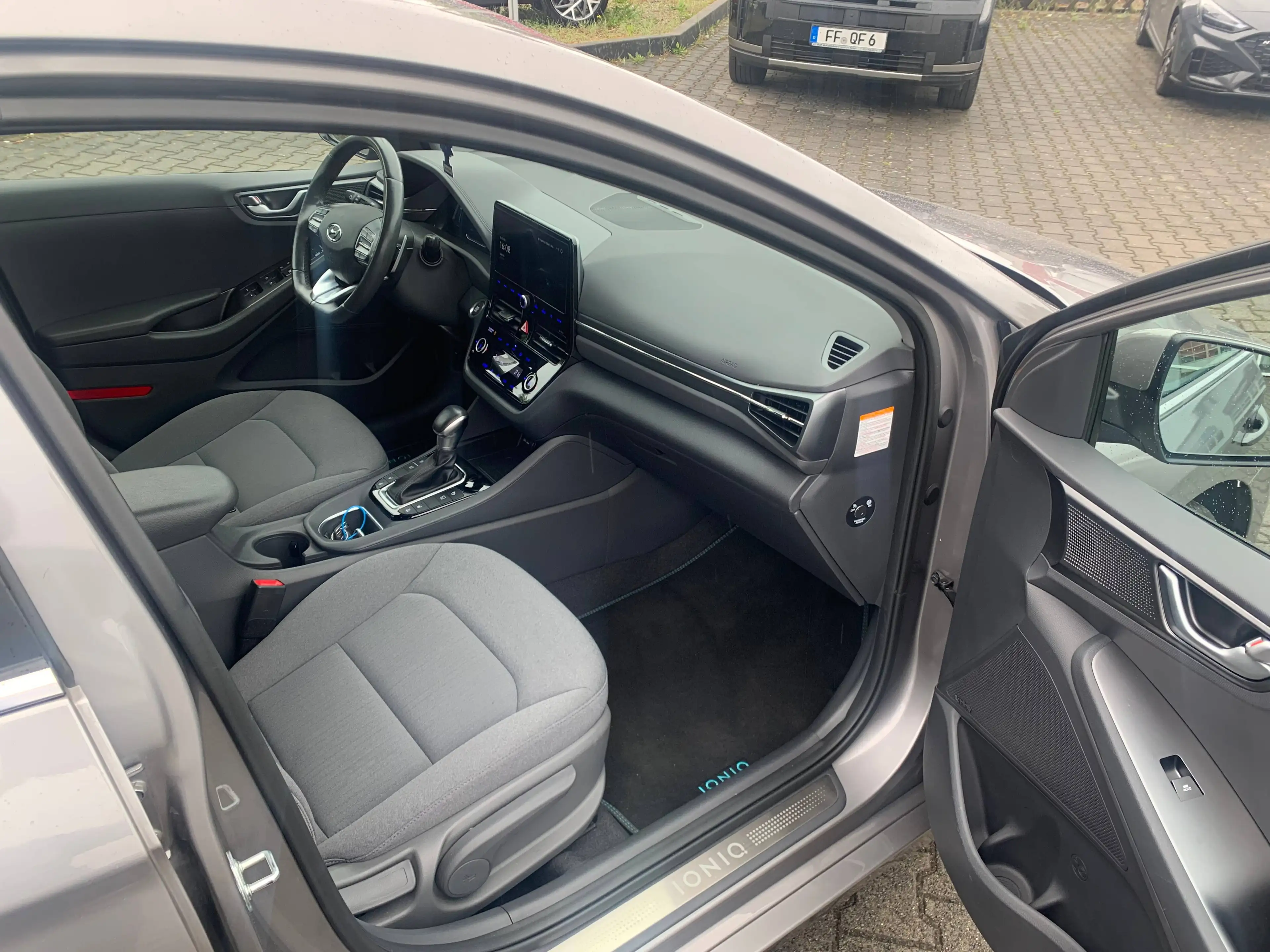 Hyundai IONIQ Style Plug-In Hybrid — photo 10