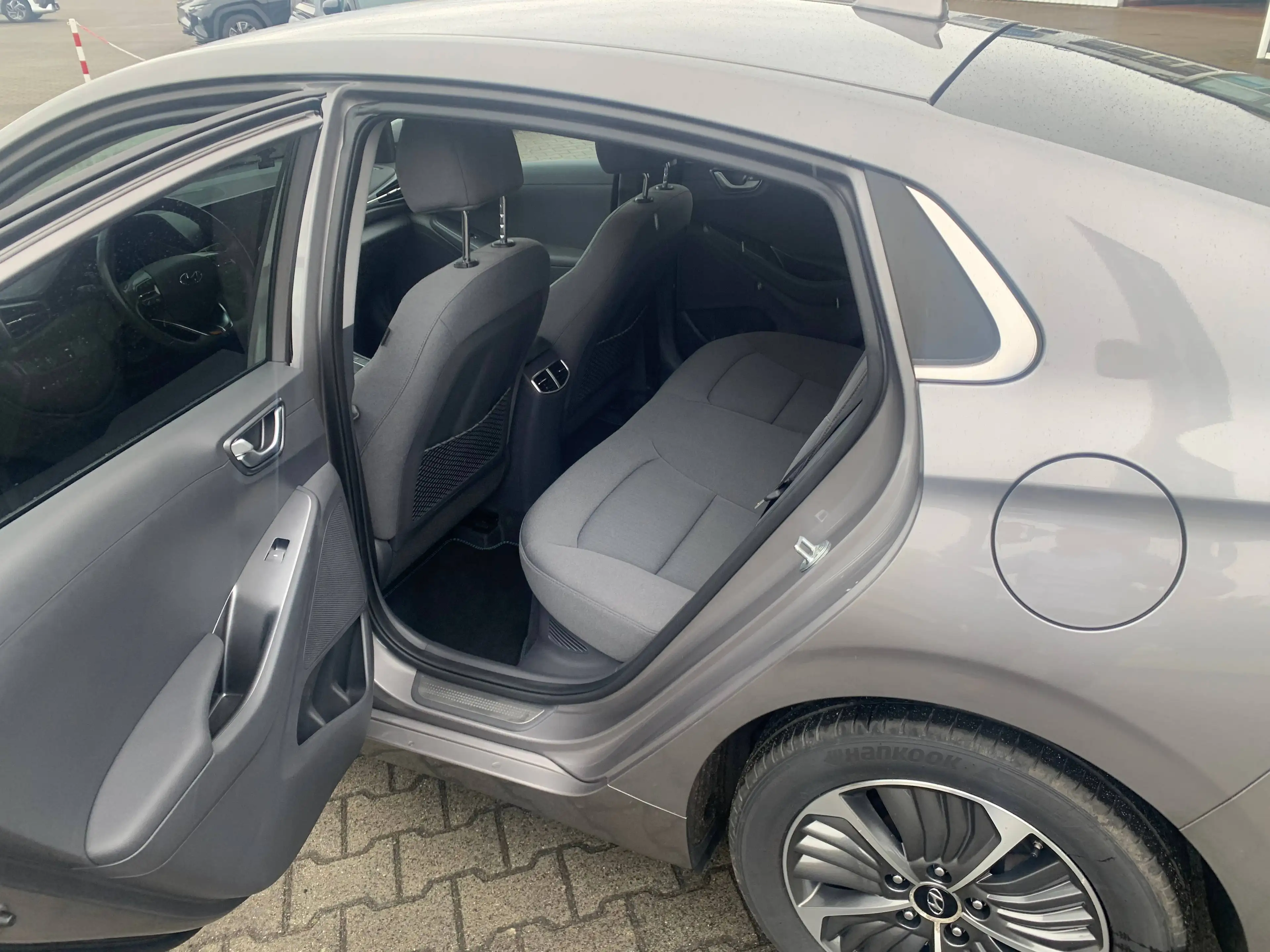 Hyundai IONIQ Style Plug-In Hybrid — photo 11