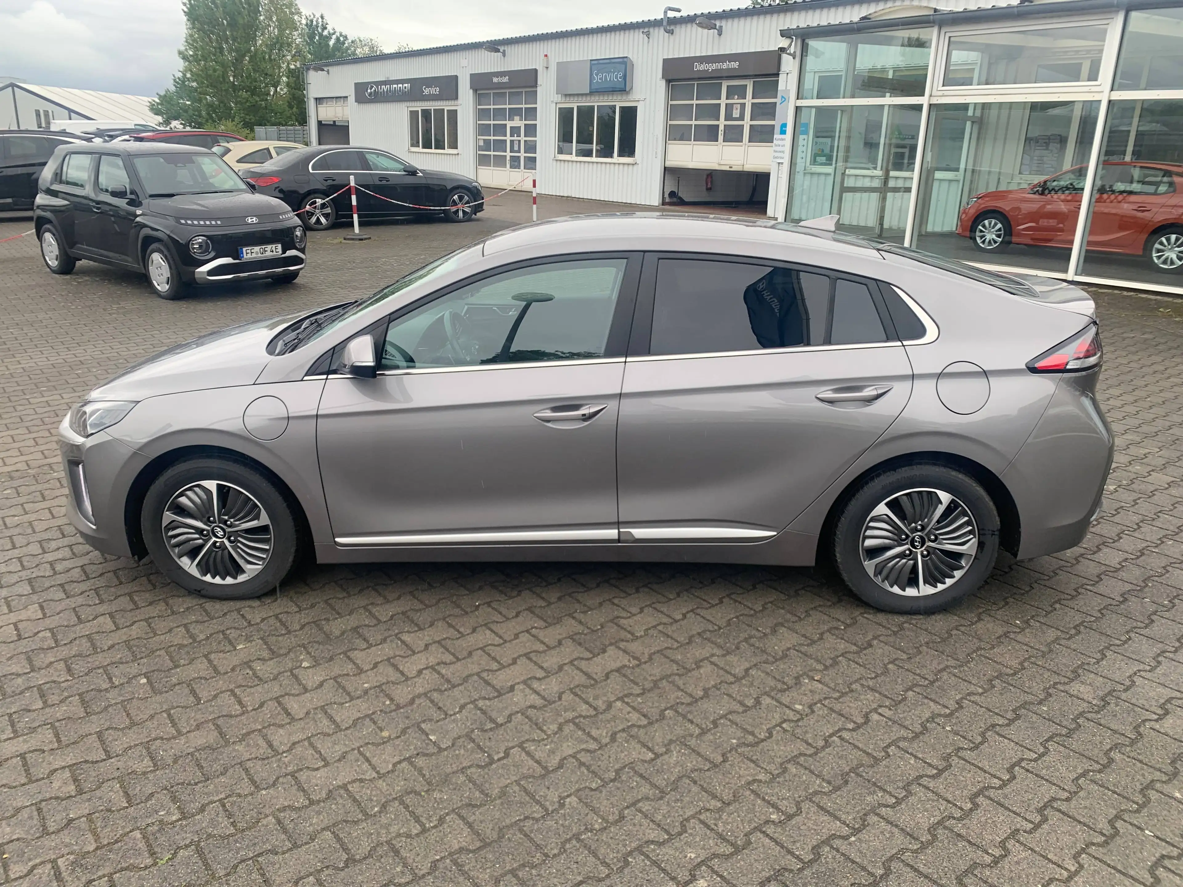 Hyundai IONIQ Style Plug-In Hybrid — photo 2