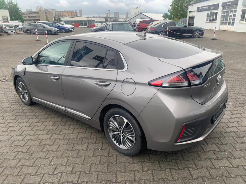 Hyundai IONIQ Style Plug-In Hybrid — photo 3