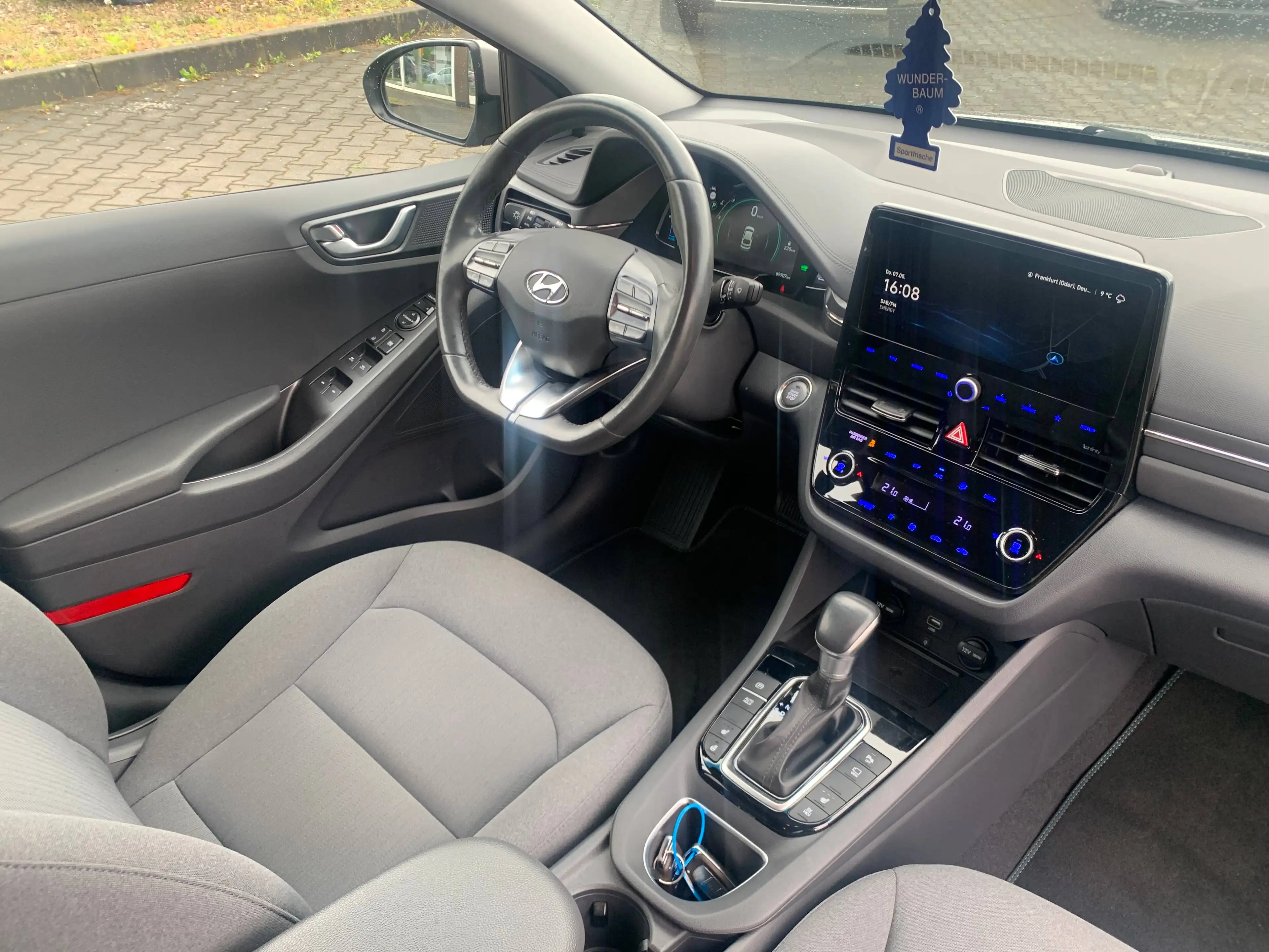 Hyundai IONIQ Style Plug-In Hybrid — photo 14
