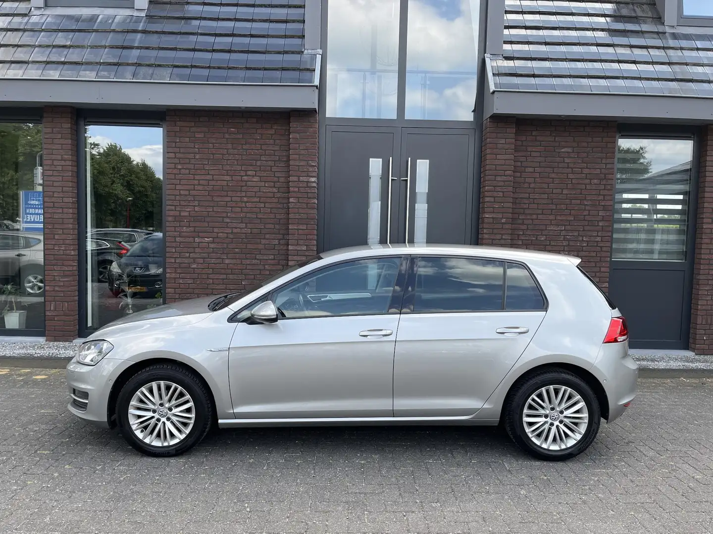 Volkswagen Golf 1.2 TSI CUP 5-drs Cruise contr./PDC/Climate contr. Gris - 2