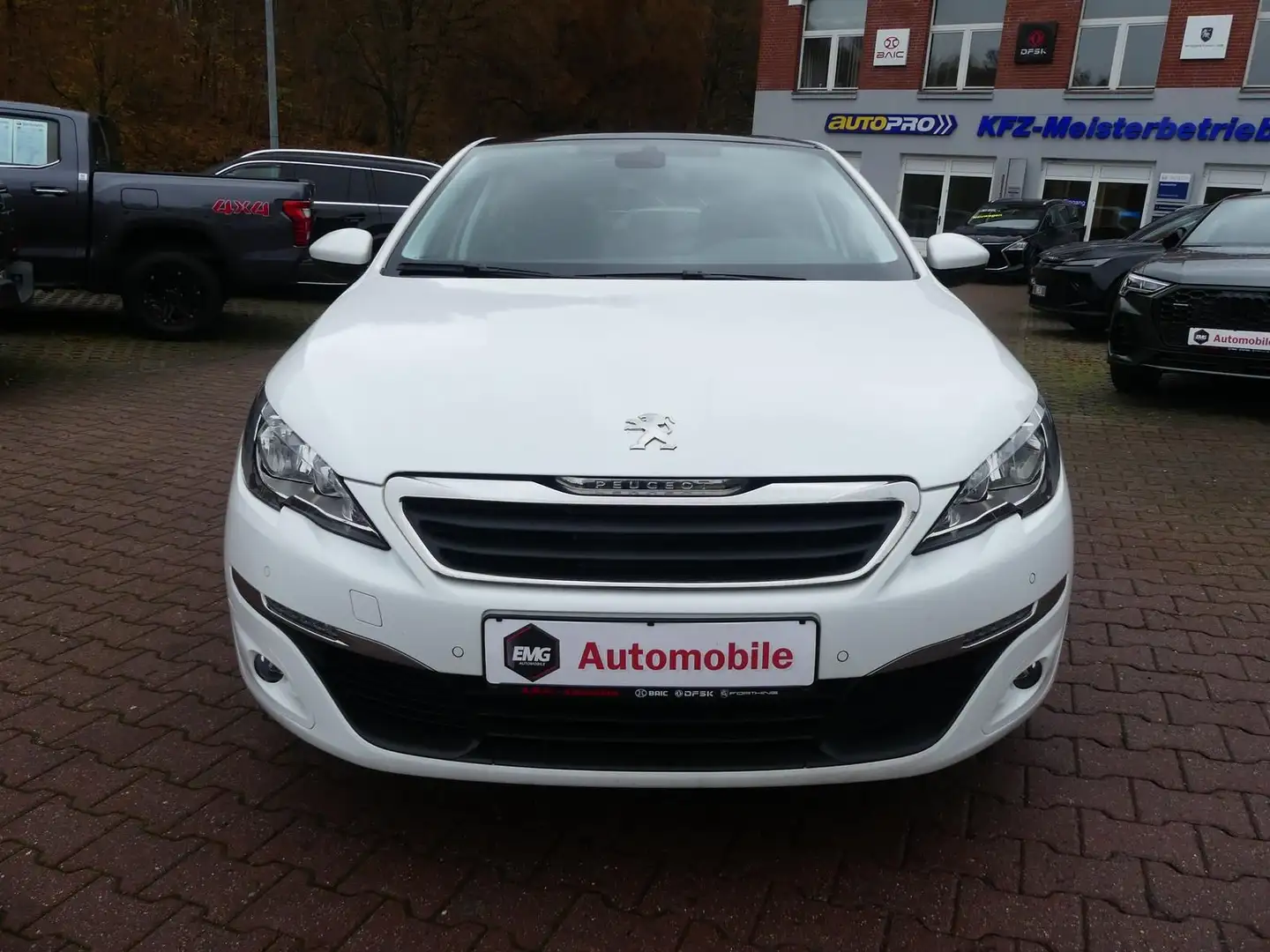 Peugeot 308 *1.2*Klima*Sitzhzg*PDC*Kam*Navi*Pano Weiß - 2