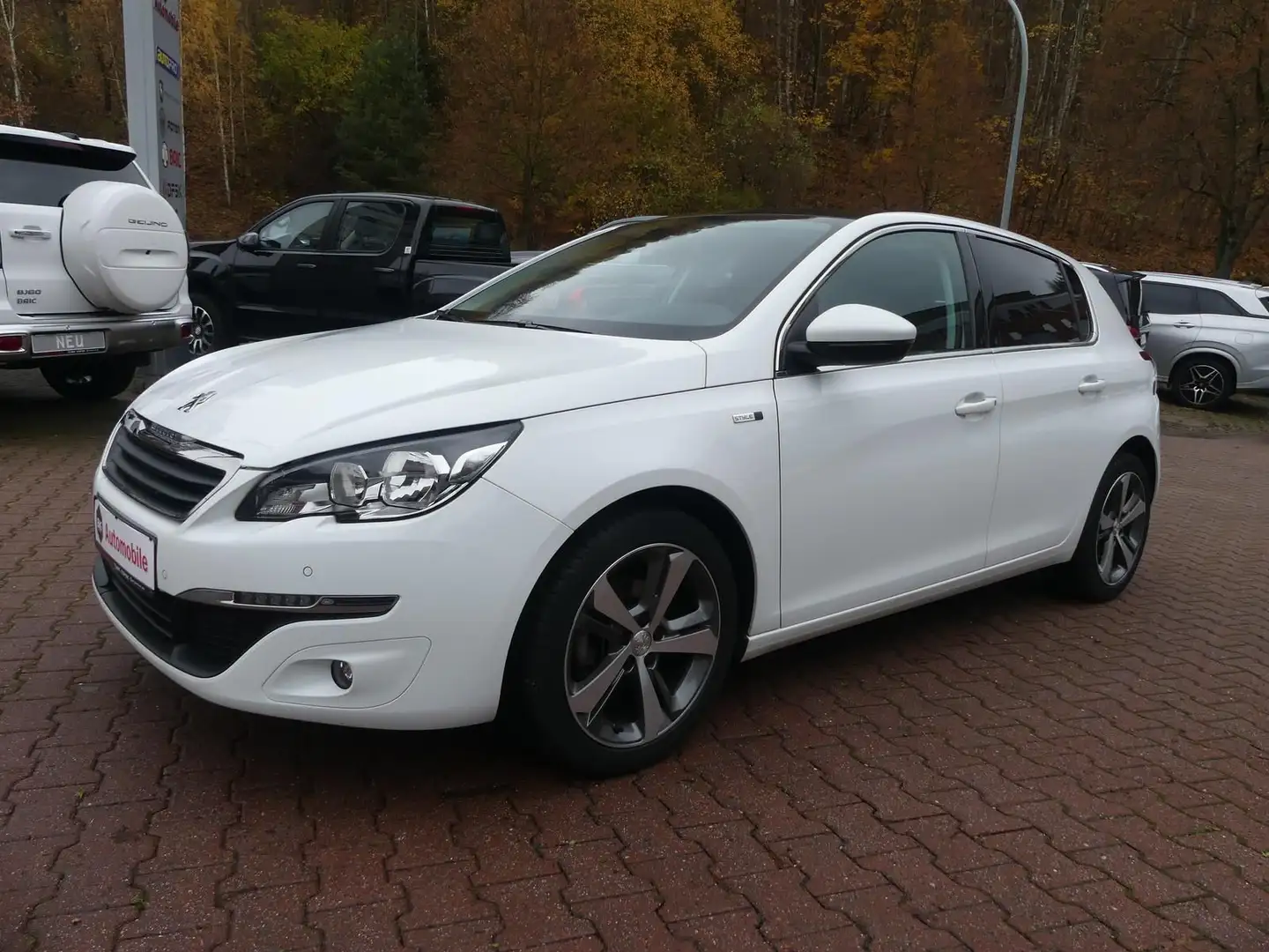 Peugeot 308 *1.2*Klima*Sitzhzg*PDC*Kam*Navi*Pano Weiß - 1
