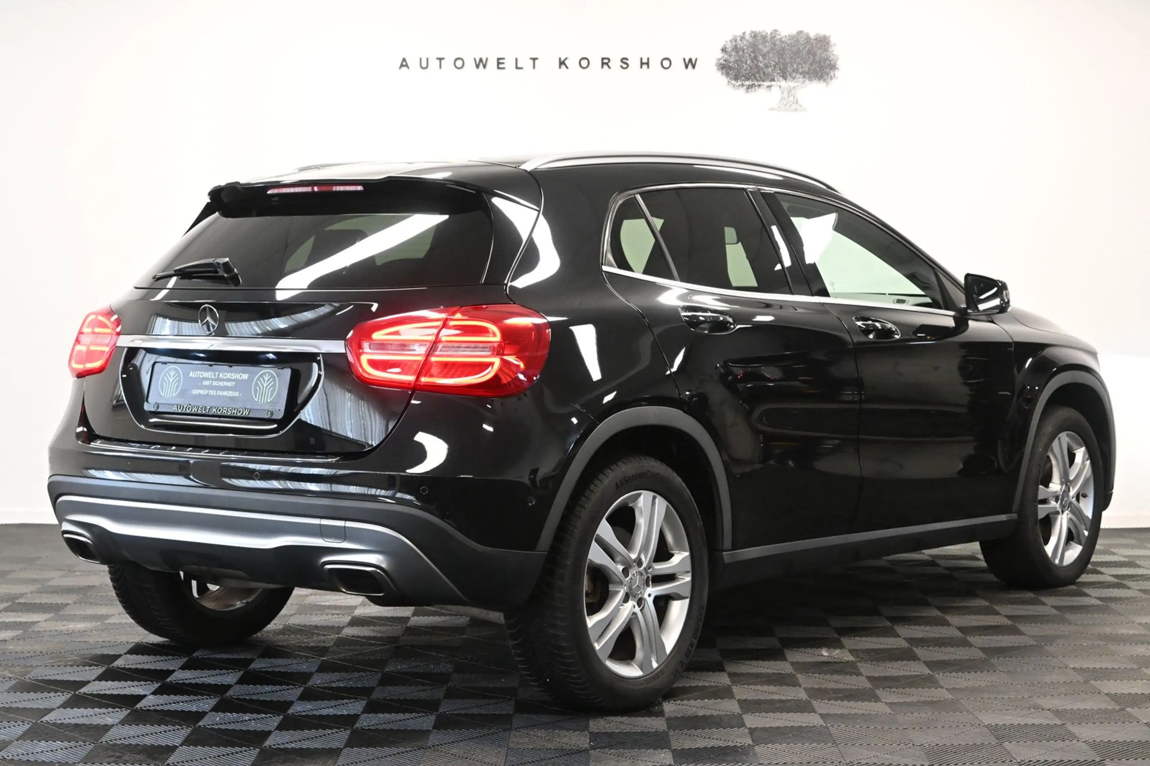 Mercedes-Benz GLA 200 d 4Matic *BI-XENON*KAMERA*SHZ*TEMPOMAT — photo 9