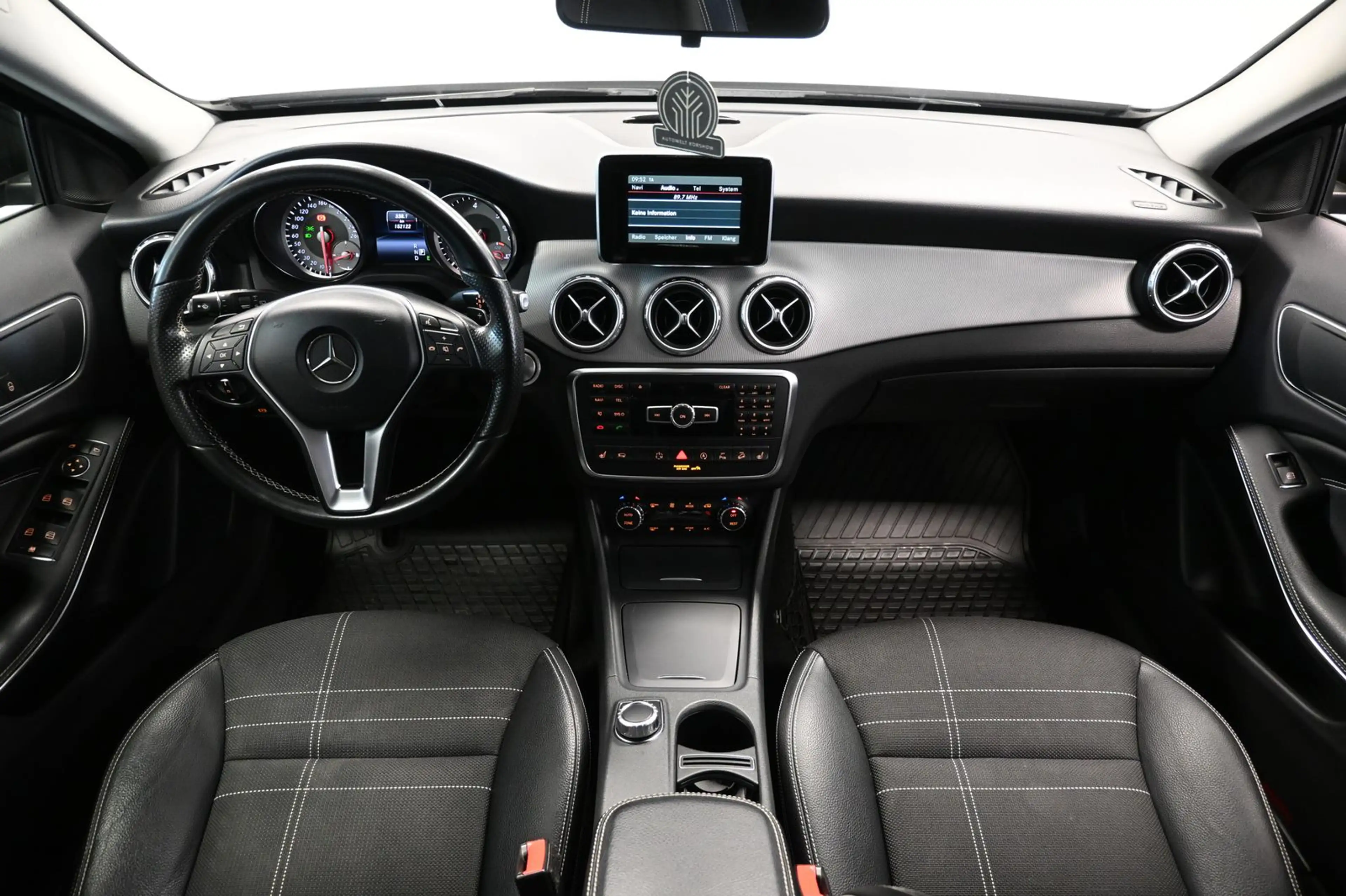 Mercedes-Benz GLA 200 d 4Matic *BI-XENON*KAMERA*SHZ*TEMPOMAT — photo 12