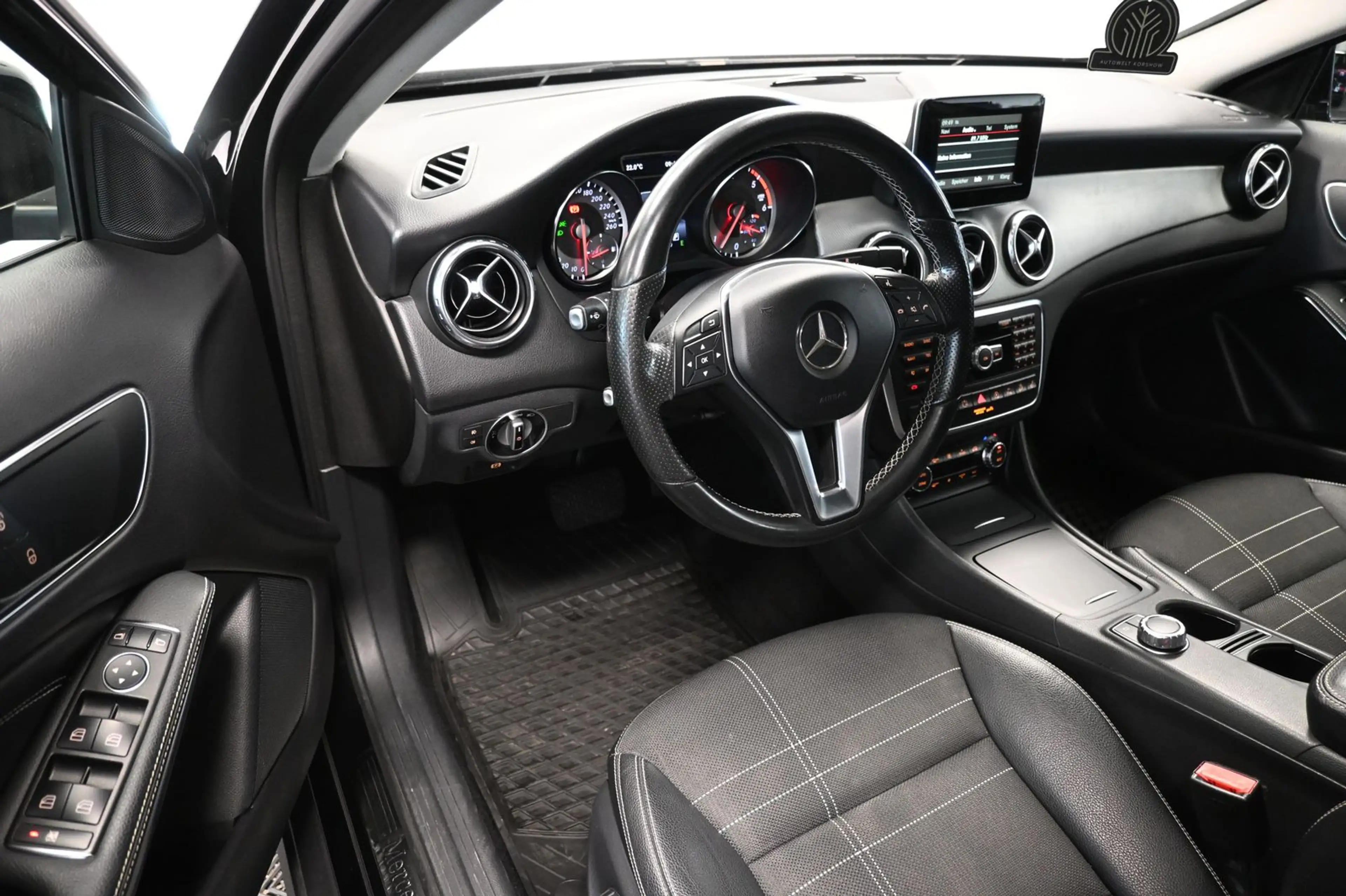 Mercedes-Benz GLA 200 d 4Matic *BI-XENON*KAMERA*SHZ*TEMPOMAT — photo 14