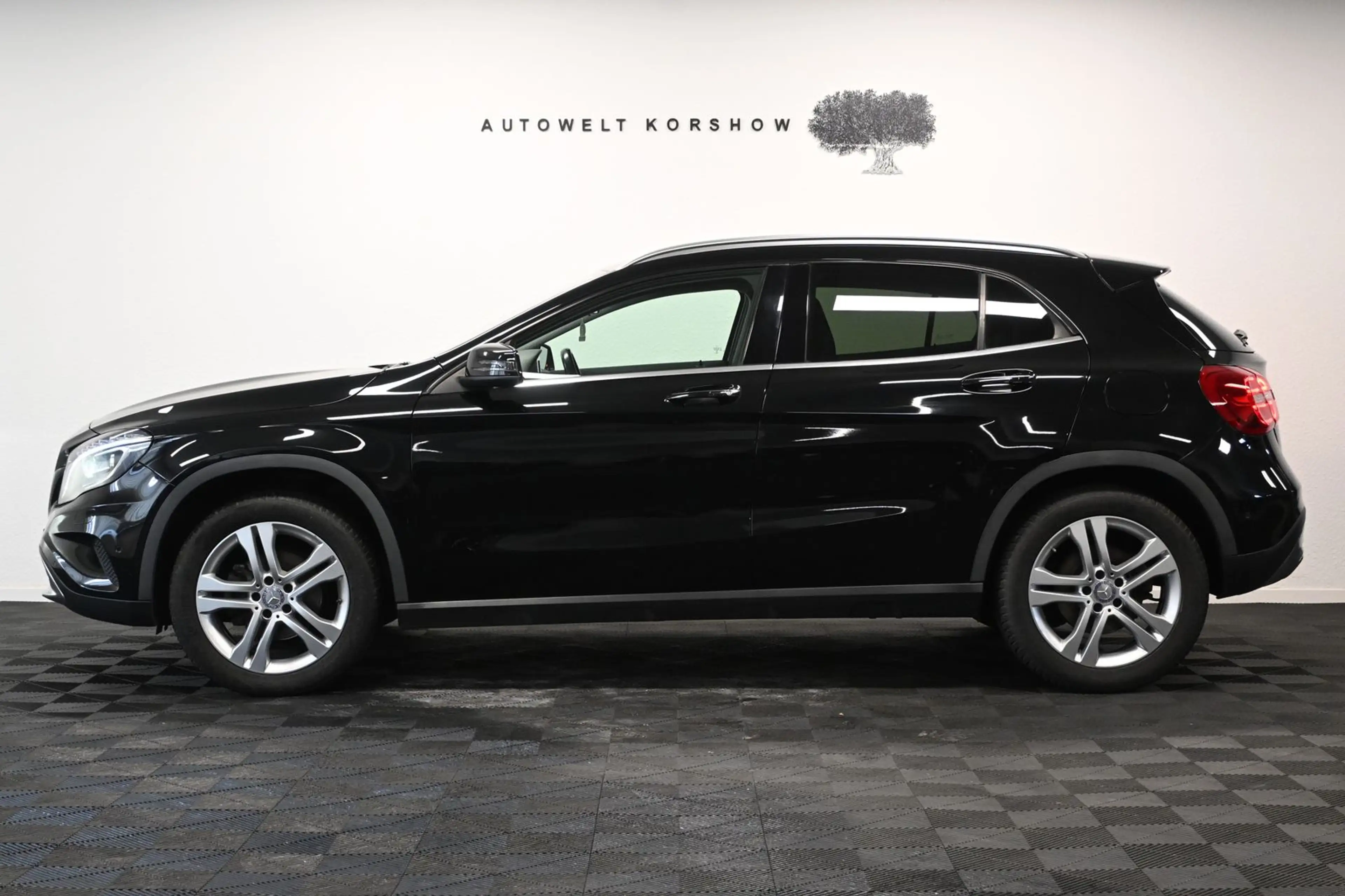 Mercedes-Benz GLA 200 d 4Matic *BI-XENON*KAMERA*SHZ*TEMPOMAT — photo 7