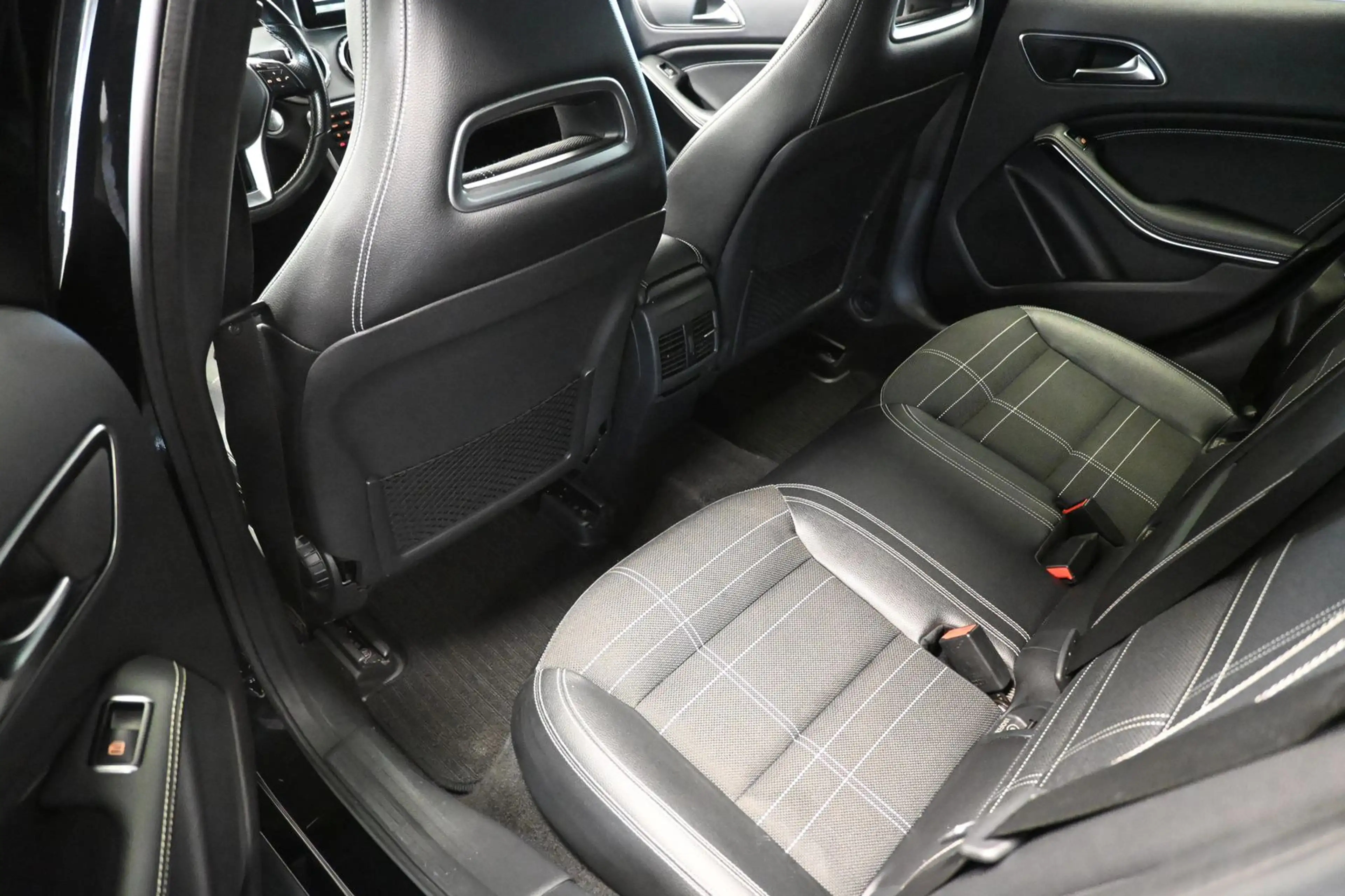 Mercedes-Benz GLA 200 d 4Matic *BI-XENON*KAMERA*SHZ*TEMPOMAT — photo 15