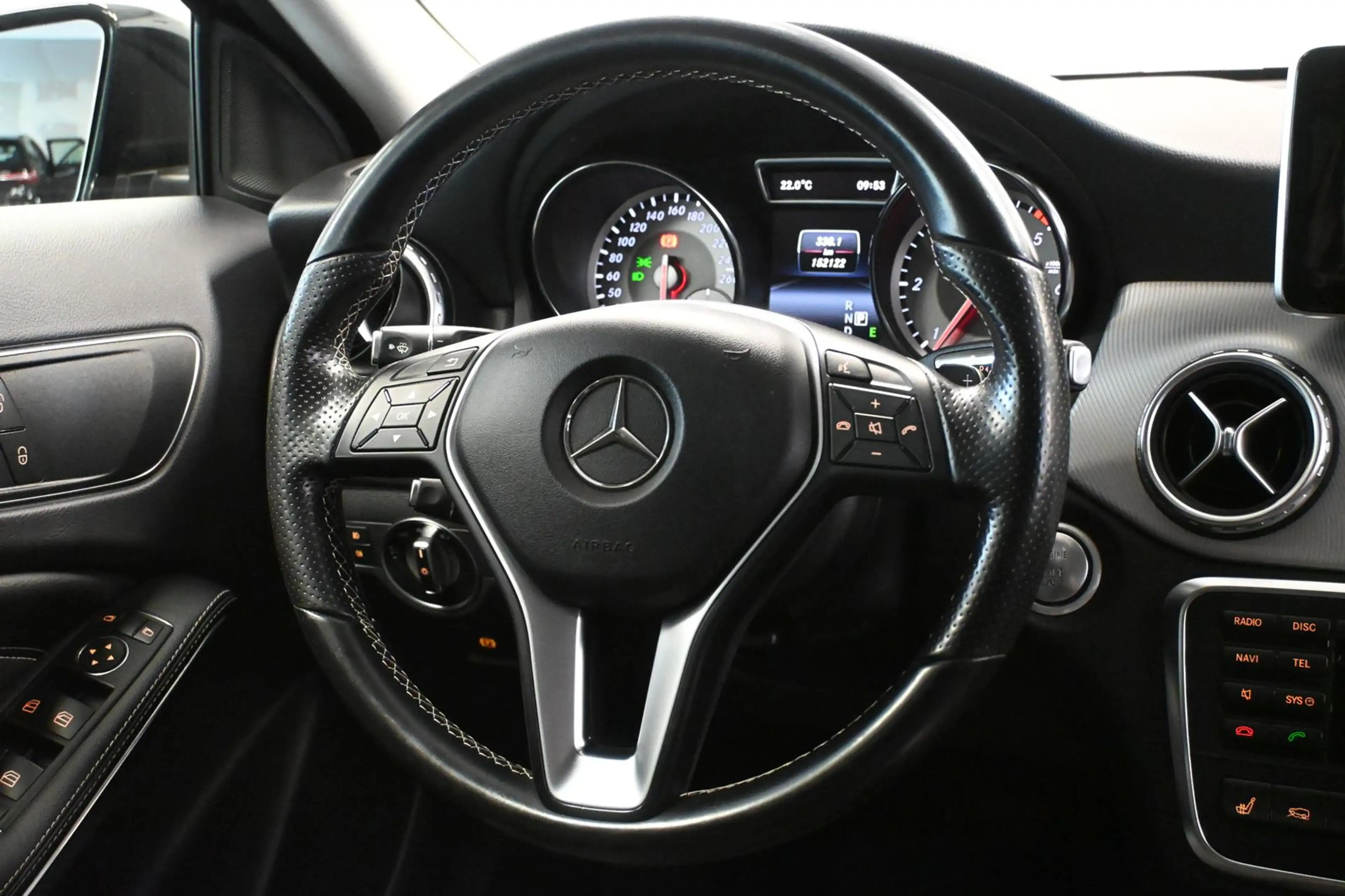 Mercedes-Benz GLA 200 d 4Matic *BI-XENON*KAMERA*SHZ*TEMPOMAT — photo 13