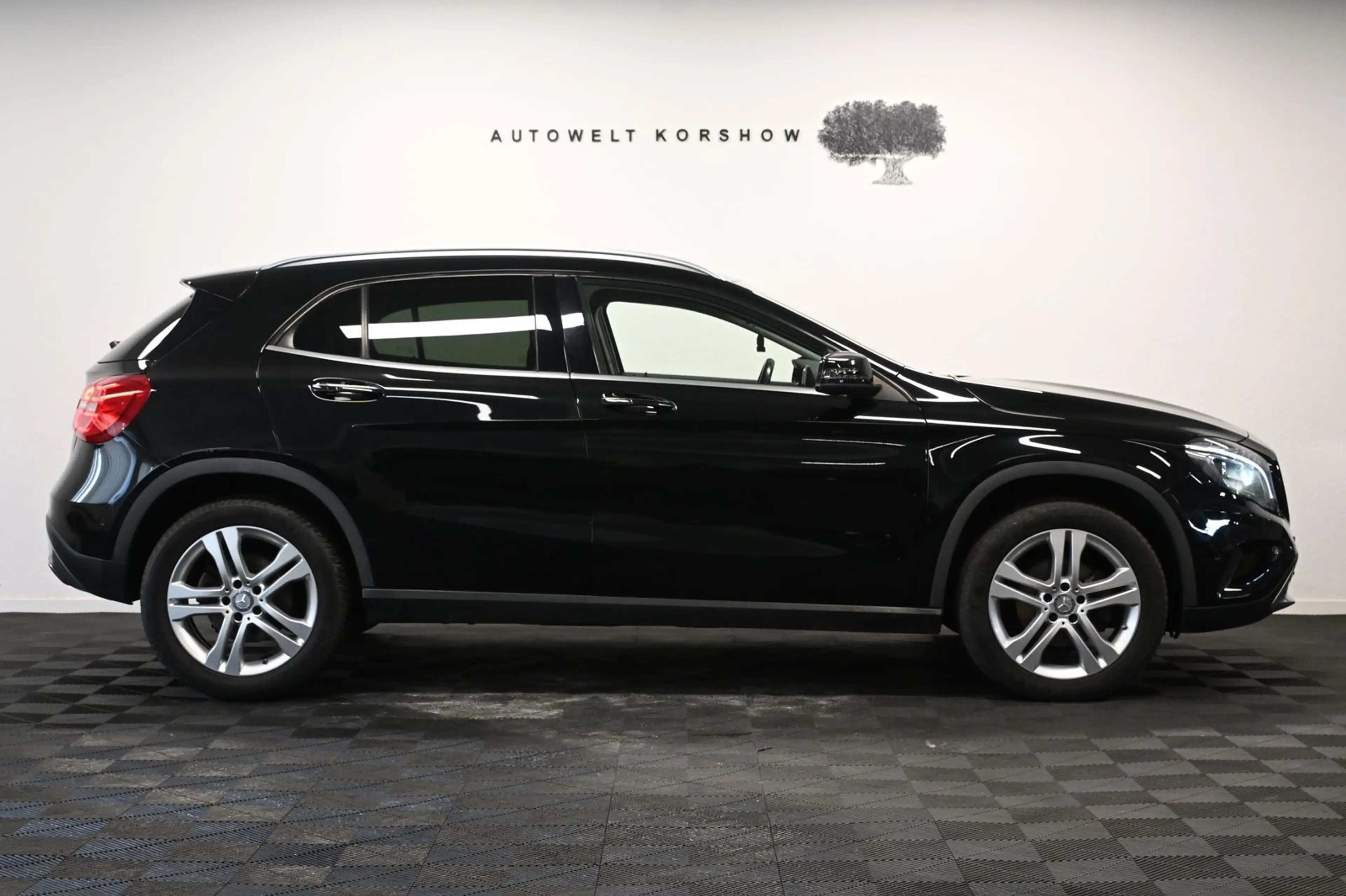 Mercedes-Benz GLA 200 d 4Matic *BI-XENON*KAMERA*SHZ*TEMPOMAT — photo 5