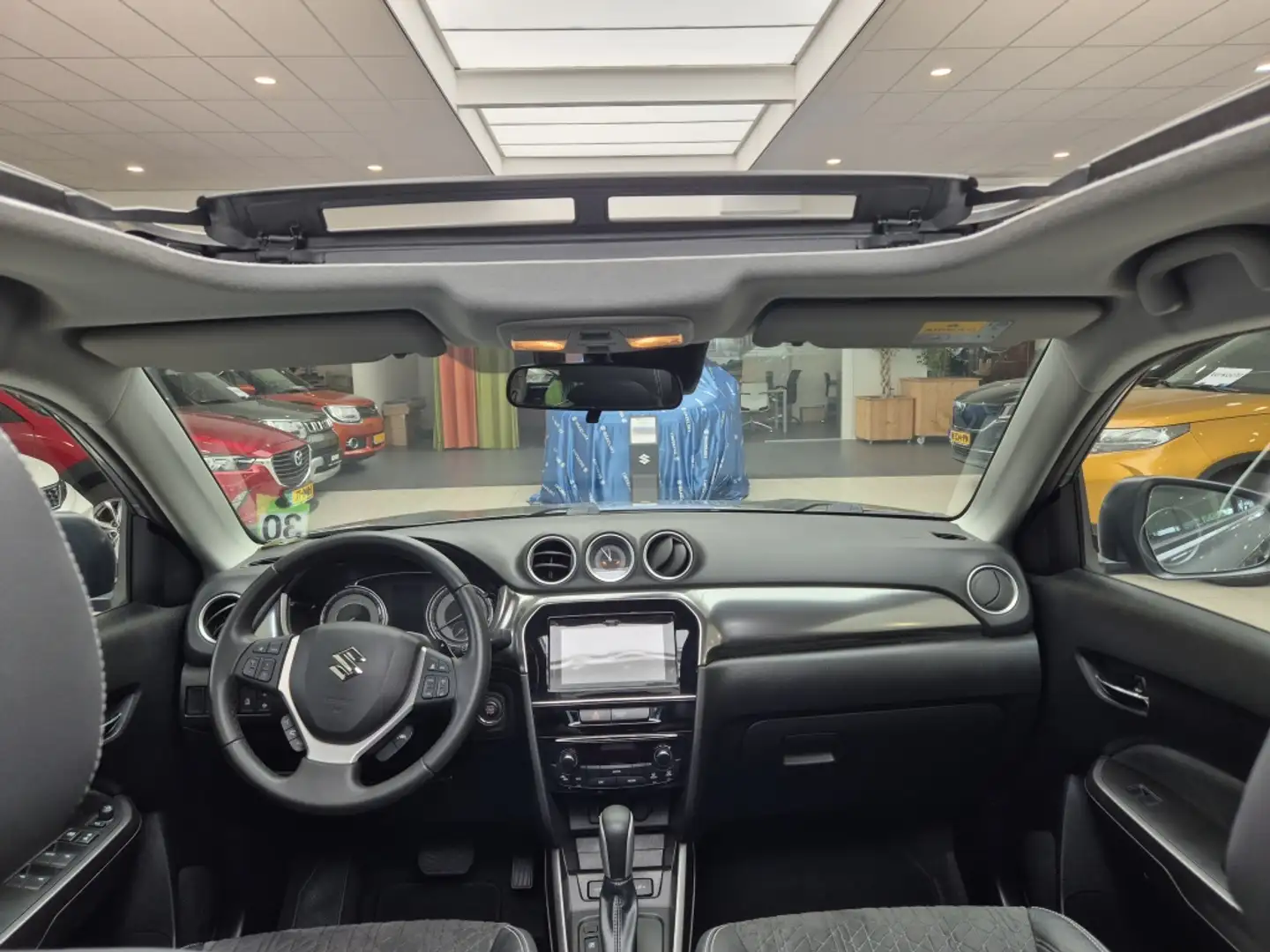 Suzuki Vitara 1.4 Boosterjet Stijl Automaat [ALLSEASONBANDEN | P Grijs - 2