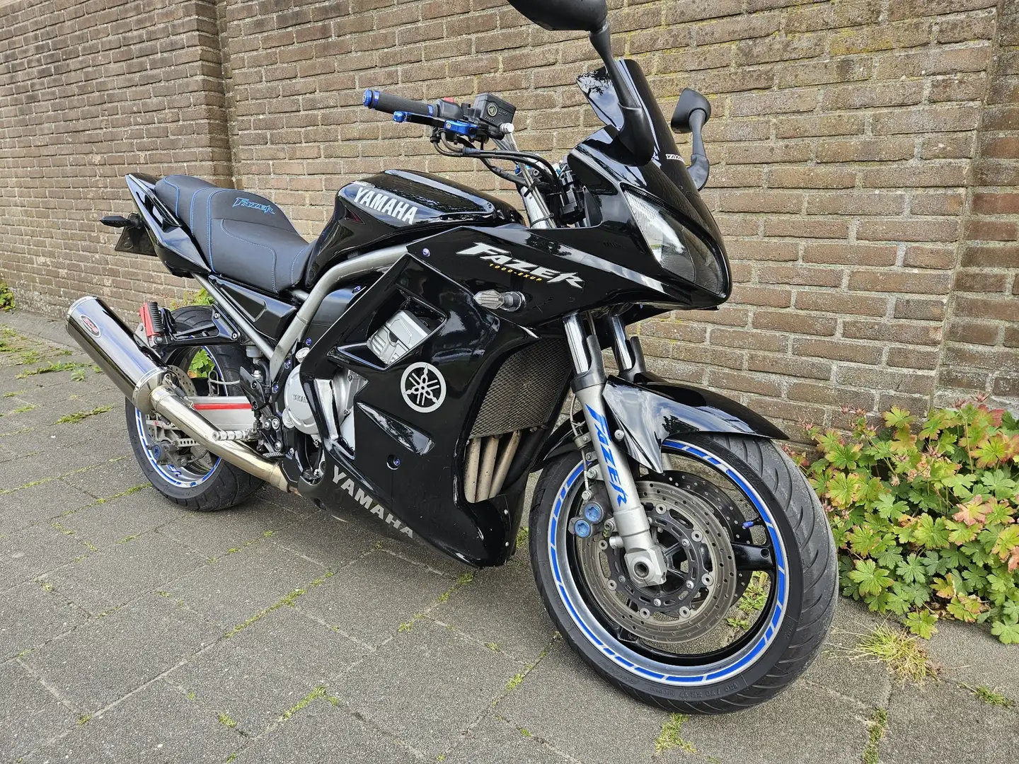Yamaha FZS 1000 Schwarz - 1