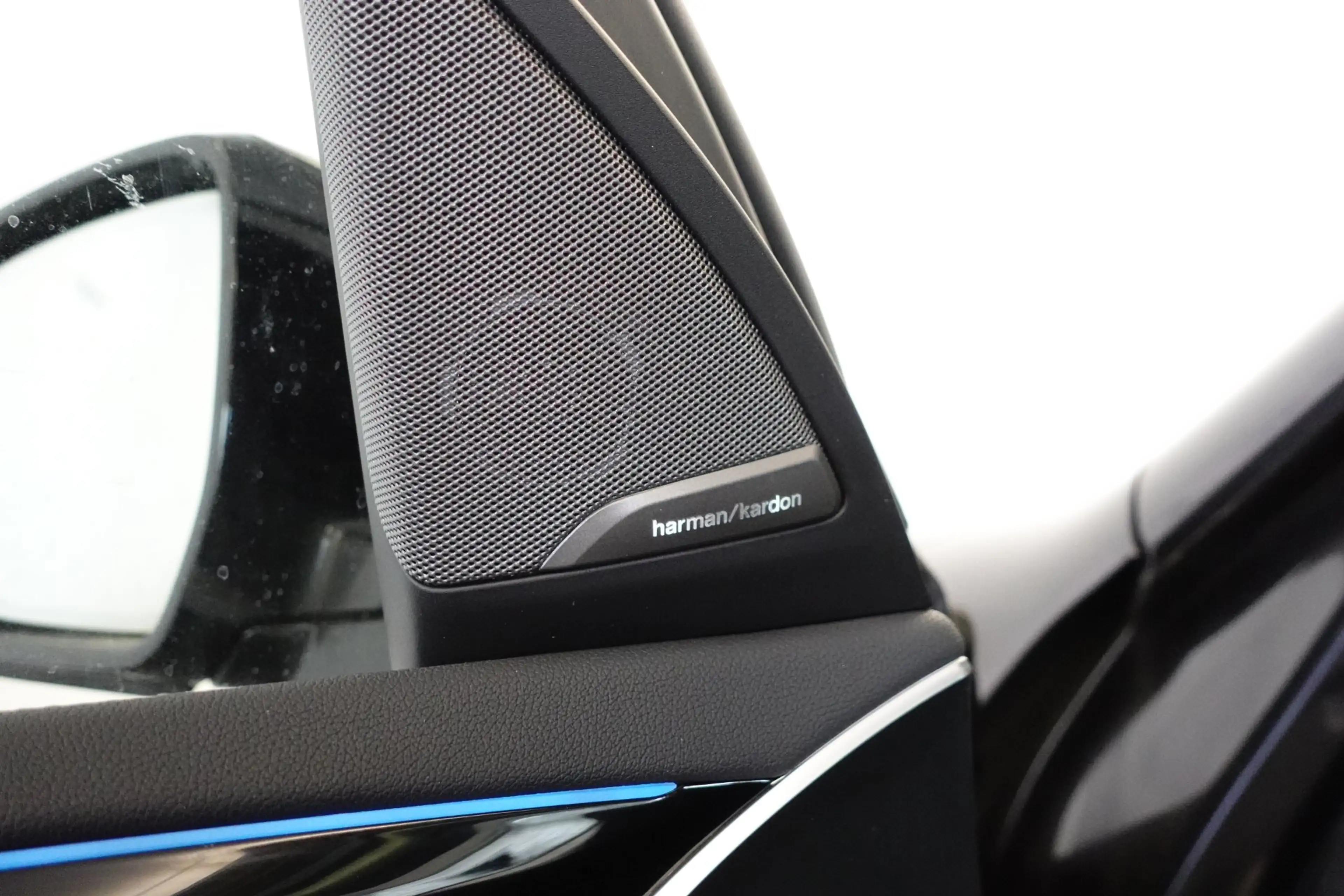 BMW iX3 Impressive G08 — photo 14