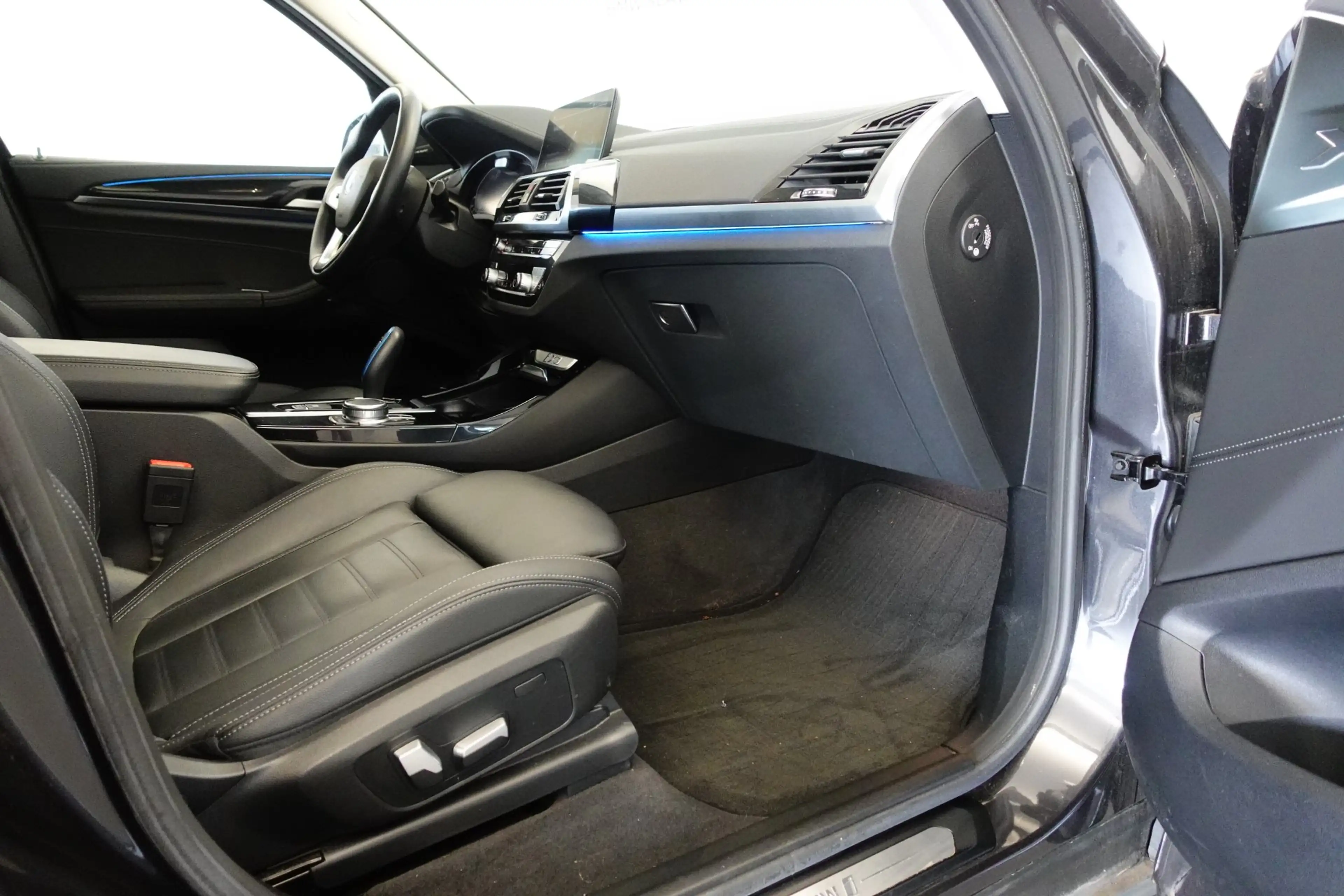 BMW iX3 Impressive G08 — photo 8