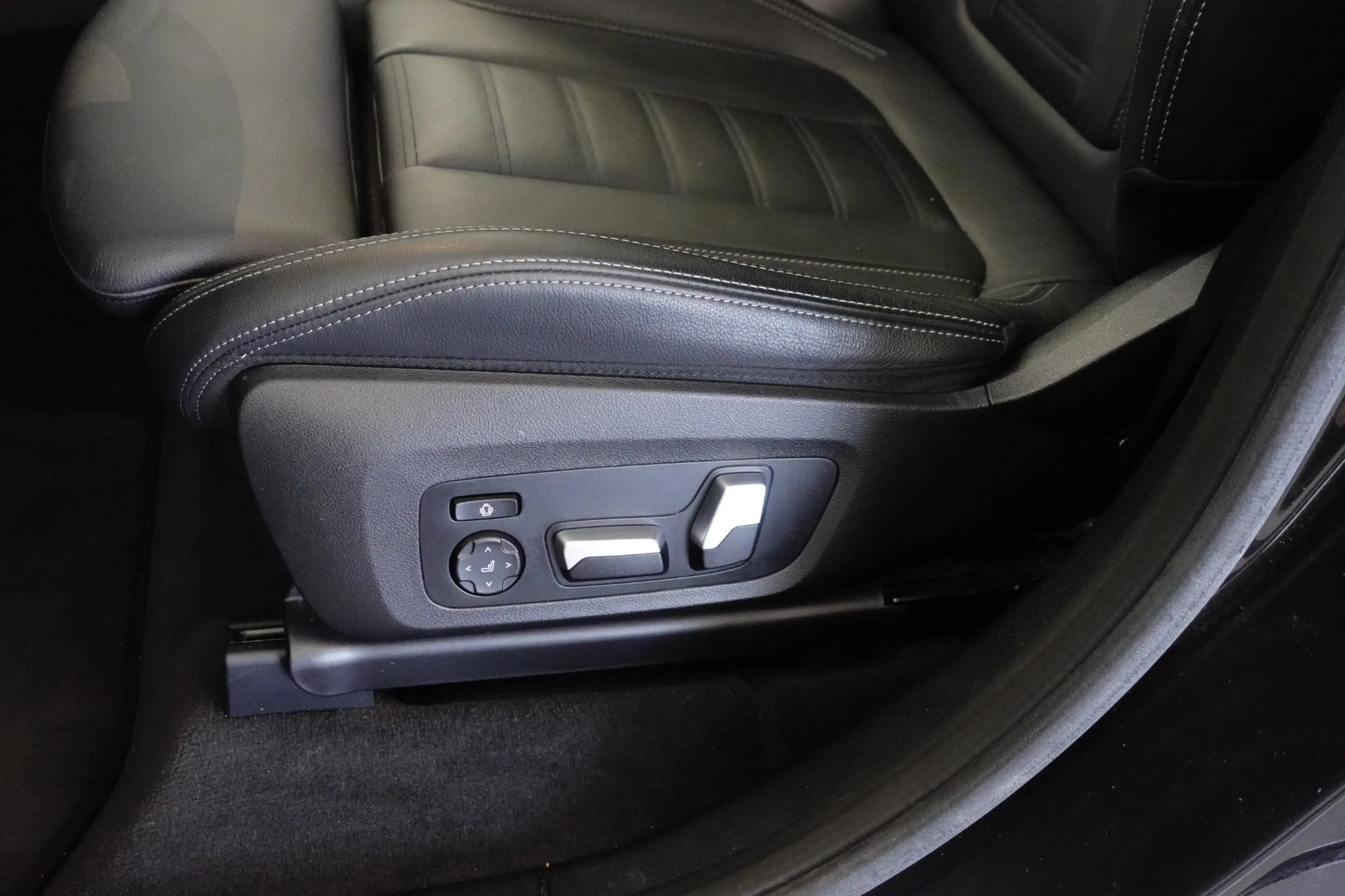 BMW iX3 Impressive G08 — photo 12