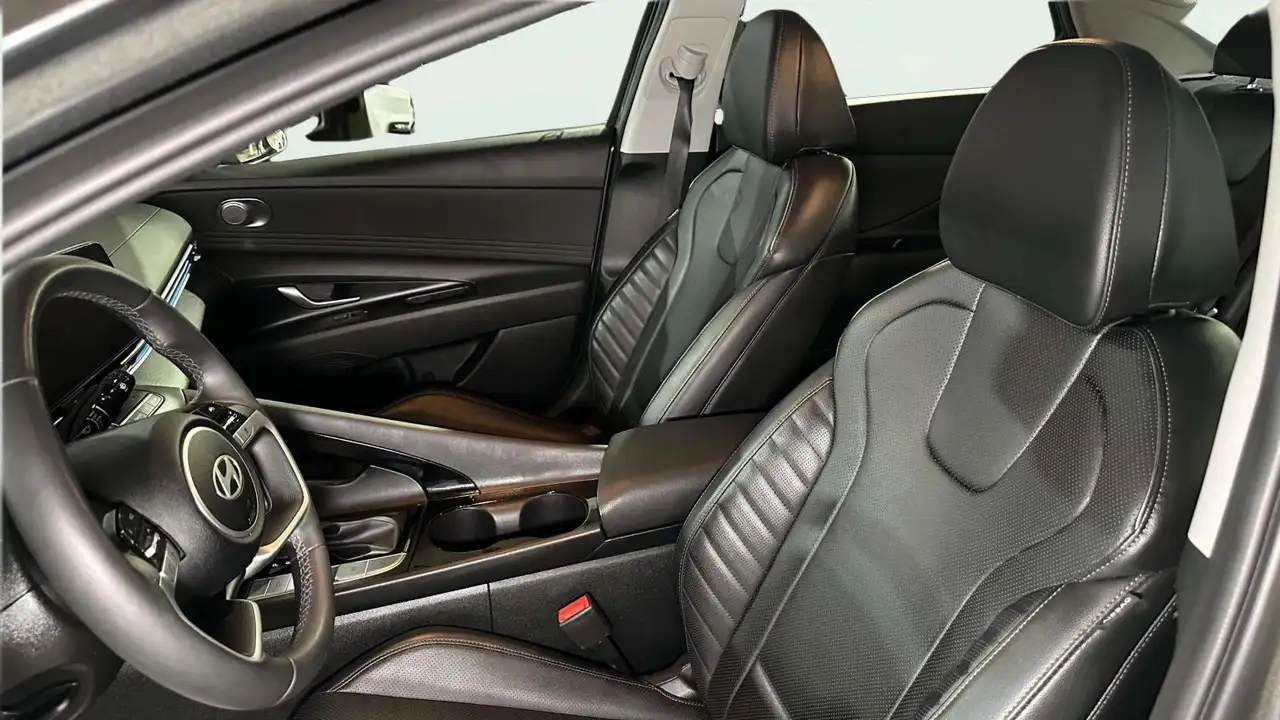 Hyundai ELANTRA снимка Hyundai ELANTRA