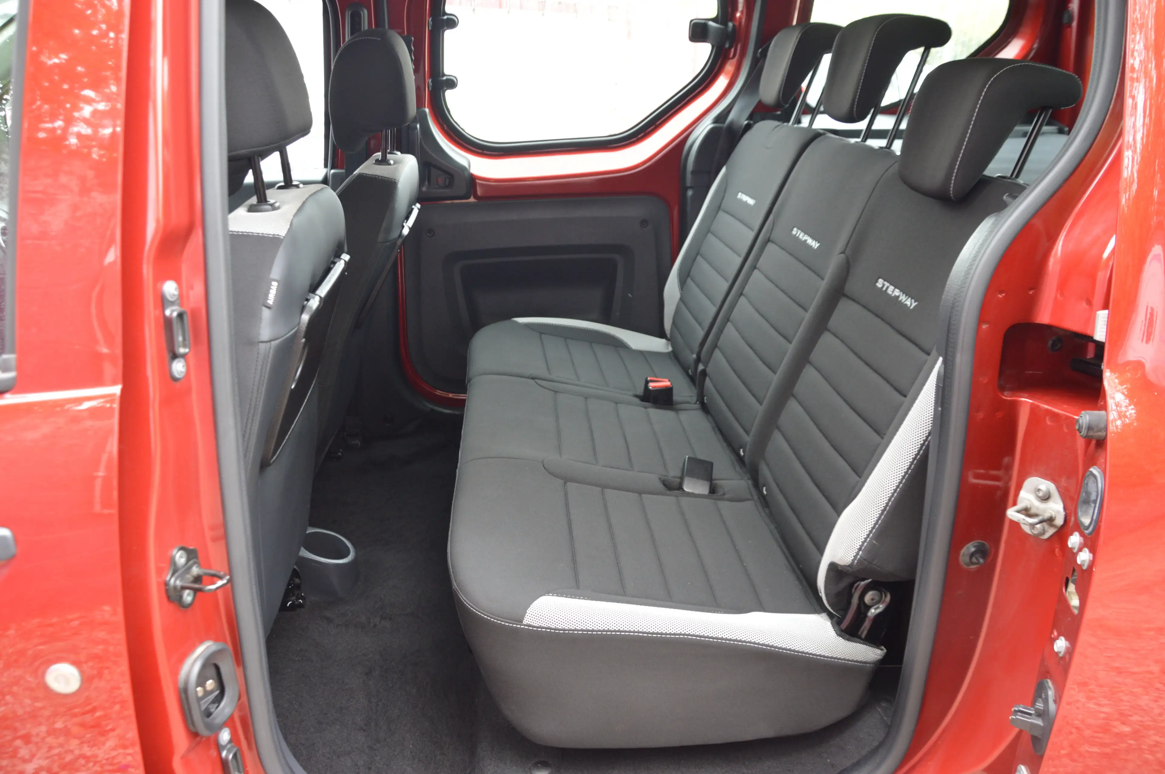 Dacia Dokker 1.5BluedCi Stepway NAV CAM CLIM CRUIS 68.957KM — photo 9