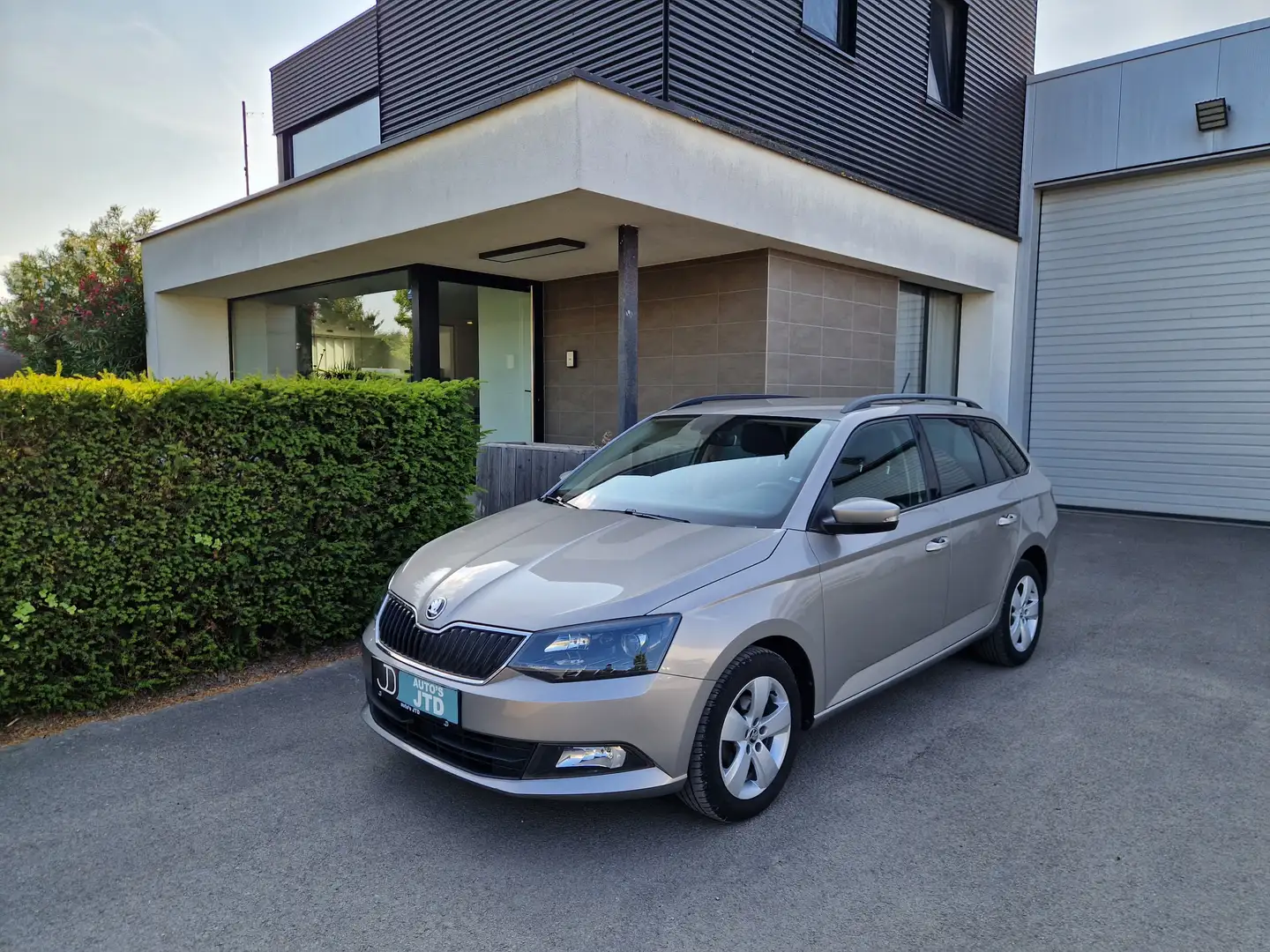 Skoda Fabia 1.2 TSI Ambition Airco, Bluetooth, alu *garantie* Beige - 1