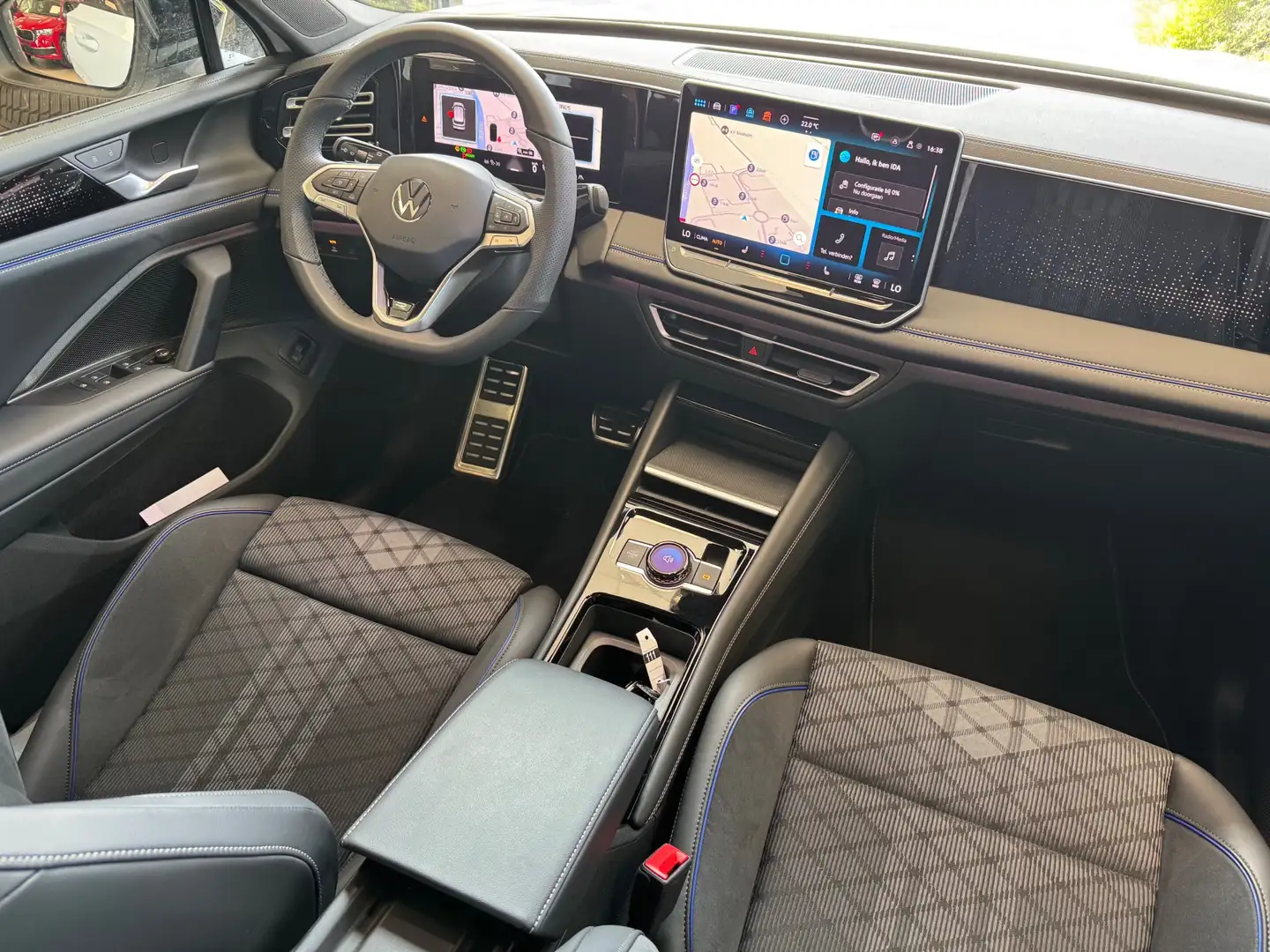 Volkswagen Tiguan 1.5 eTSI 150pk DSG R-Line | ErgoActive stoel | Ele Wit - 2