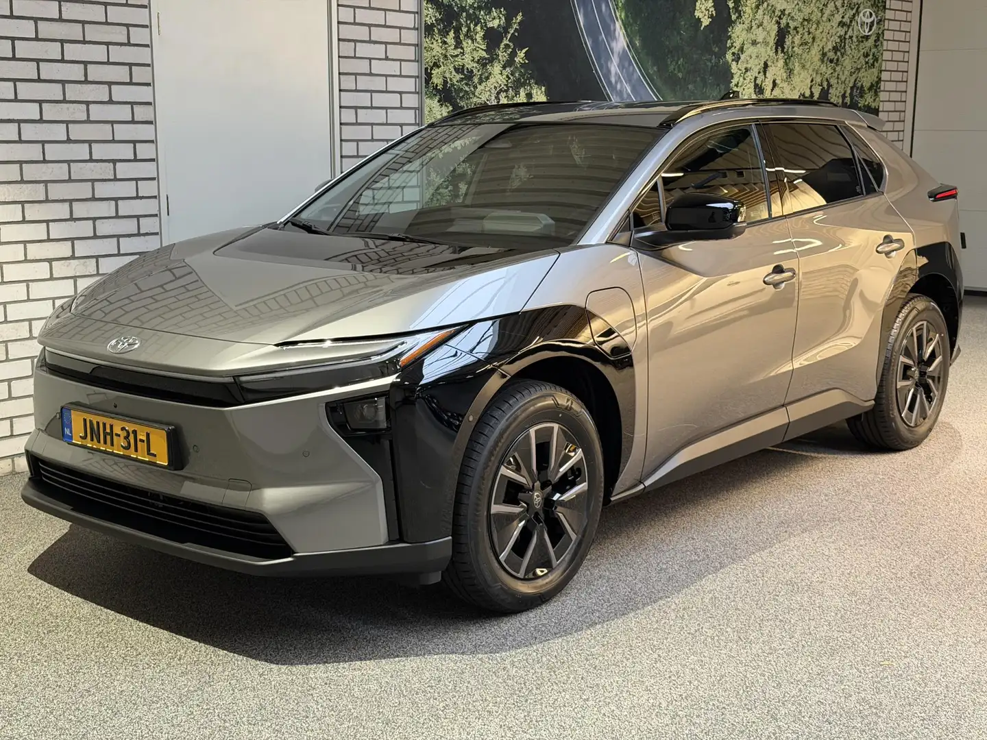 Toyota bZ4X Executive 73 kWh automaat Grau - 2