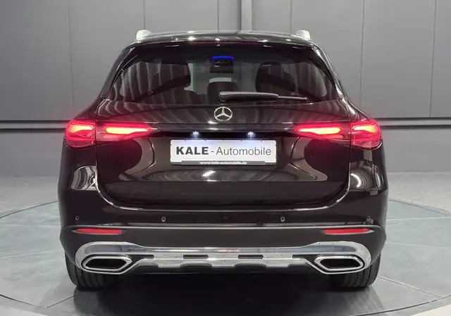 Mercedes-Benz 220 view 5