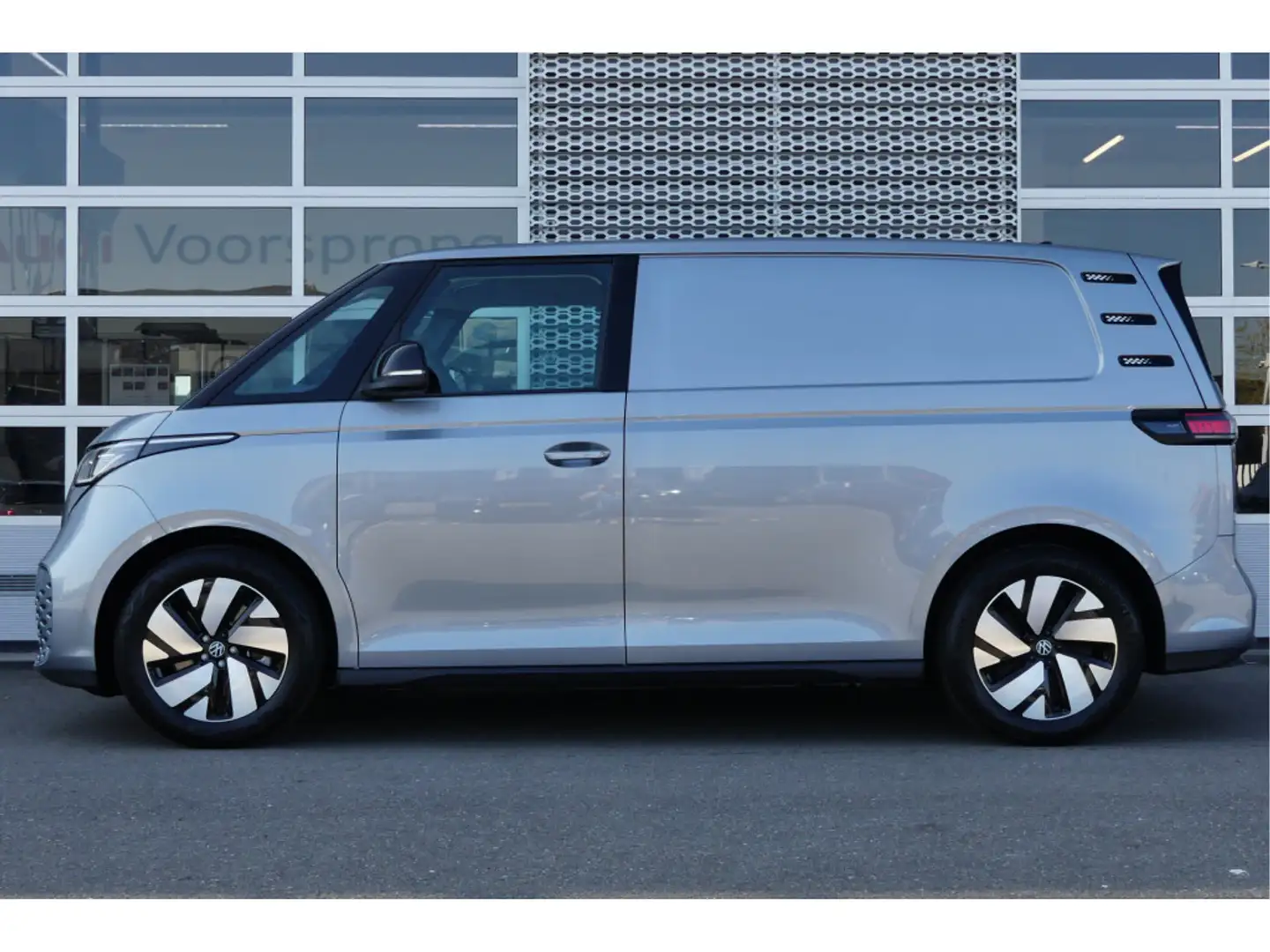 Volkswagen ID. Buzz Cargo Anniversary Edition | Led Matrix | 360  Camera | T Grijs - 2