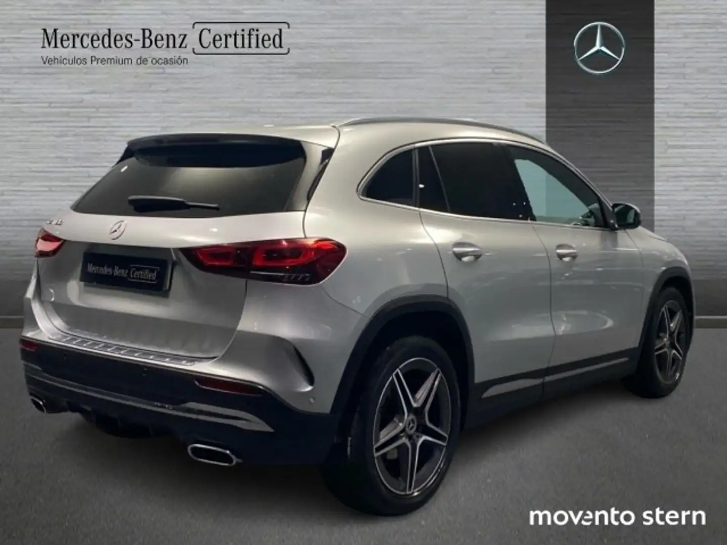 Mercedes-Benz GLA 180 7G-DCT Plateado - 2