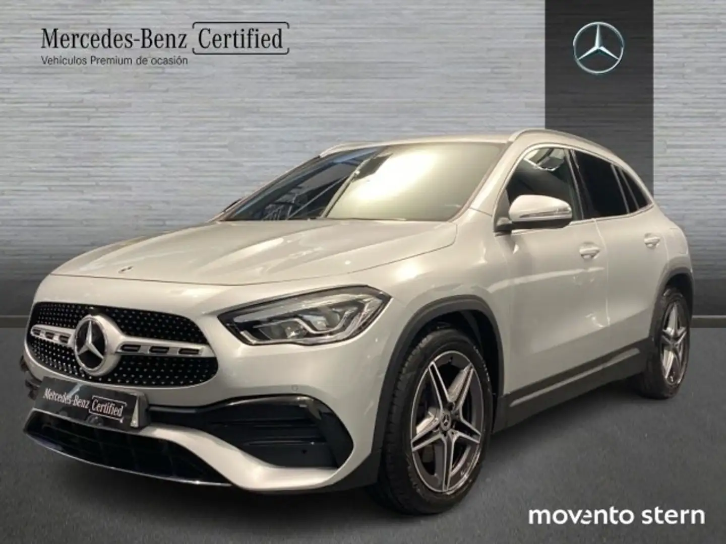 Mercedes-Benz GLA 180 7G-DCT Plateado - 1