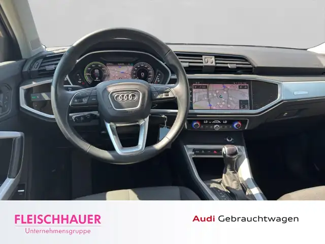Audi Q3 view 15