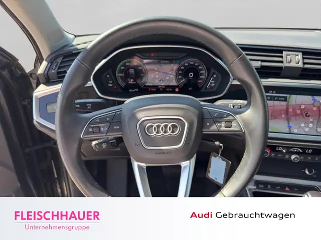 Audi Q3 view 11