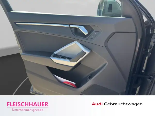 Audi Q3 view 13