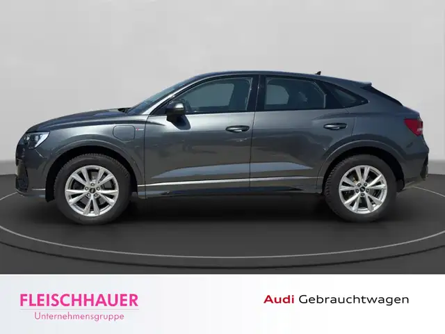 Audi Q3 view 3