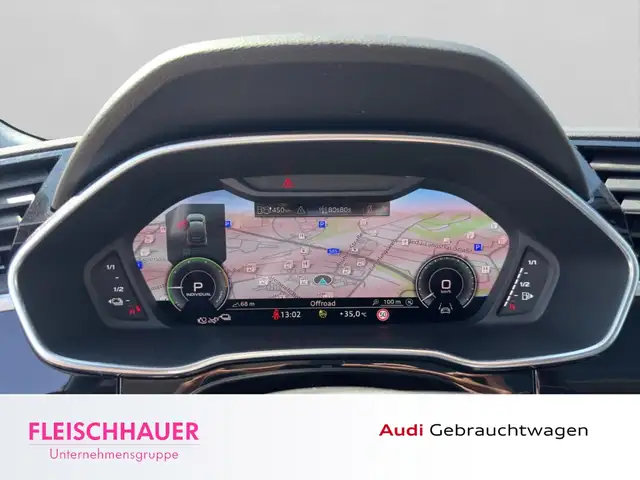 Audi Q3 view 12